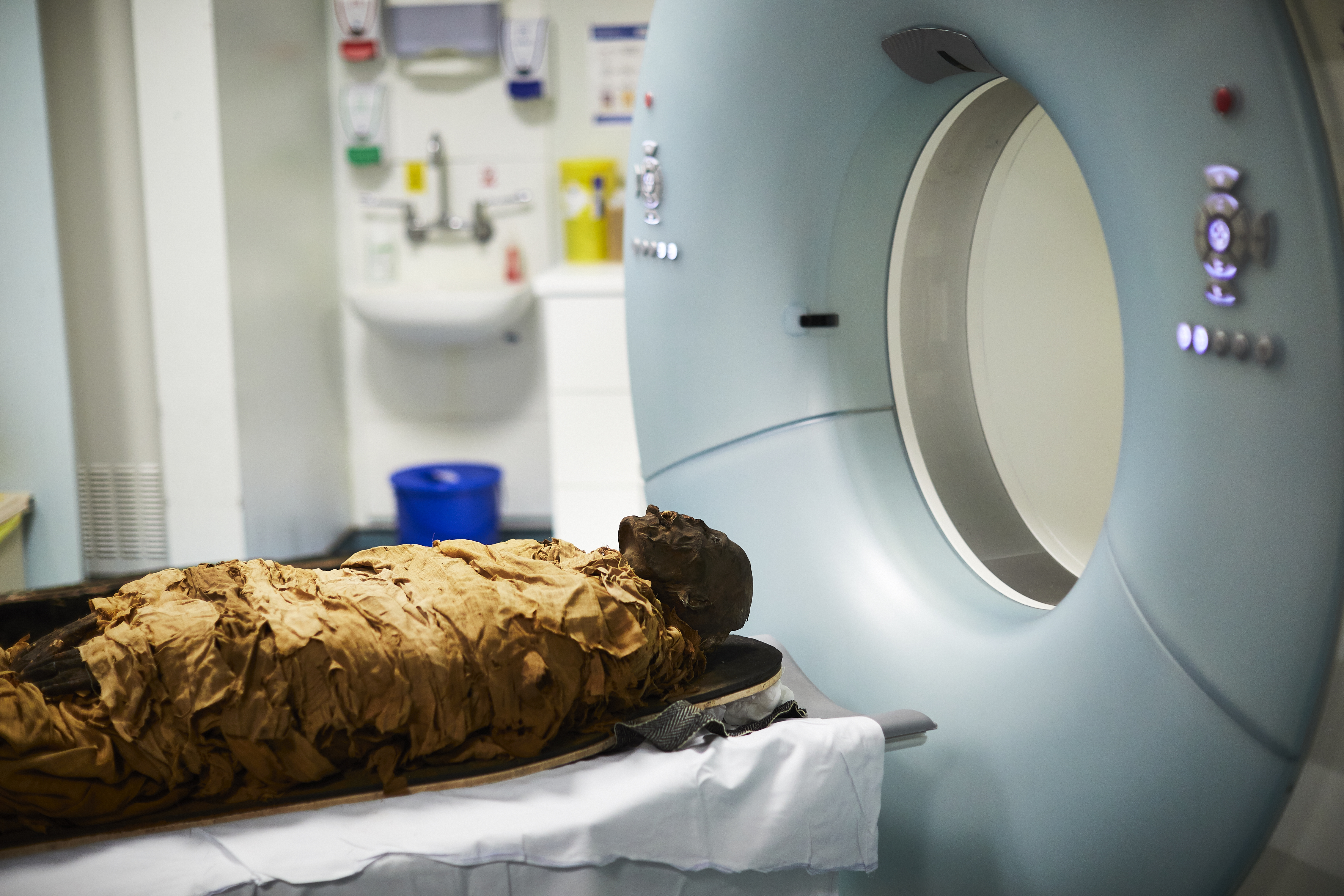 The Nesyamun mummy in the CT scanner at Leeds General Infirmary 