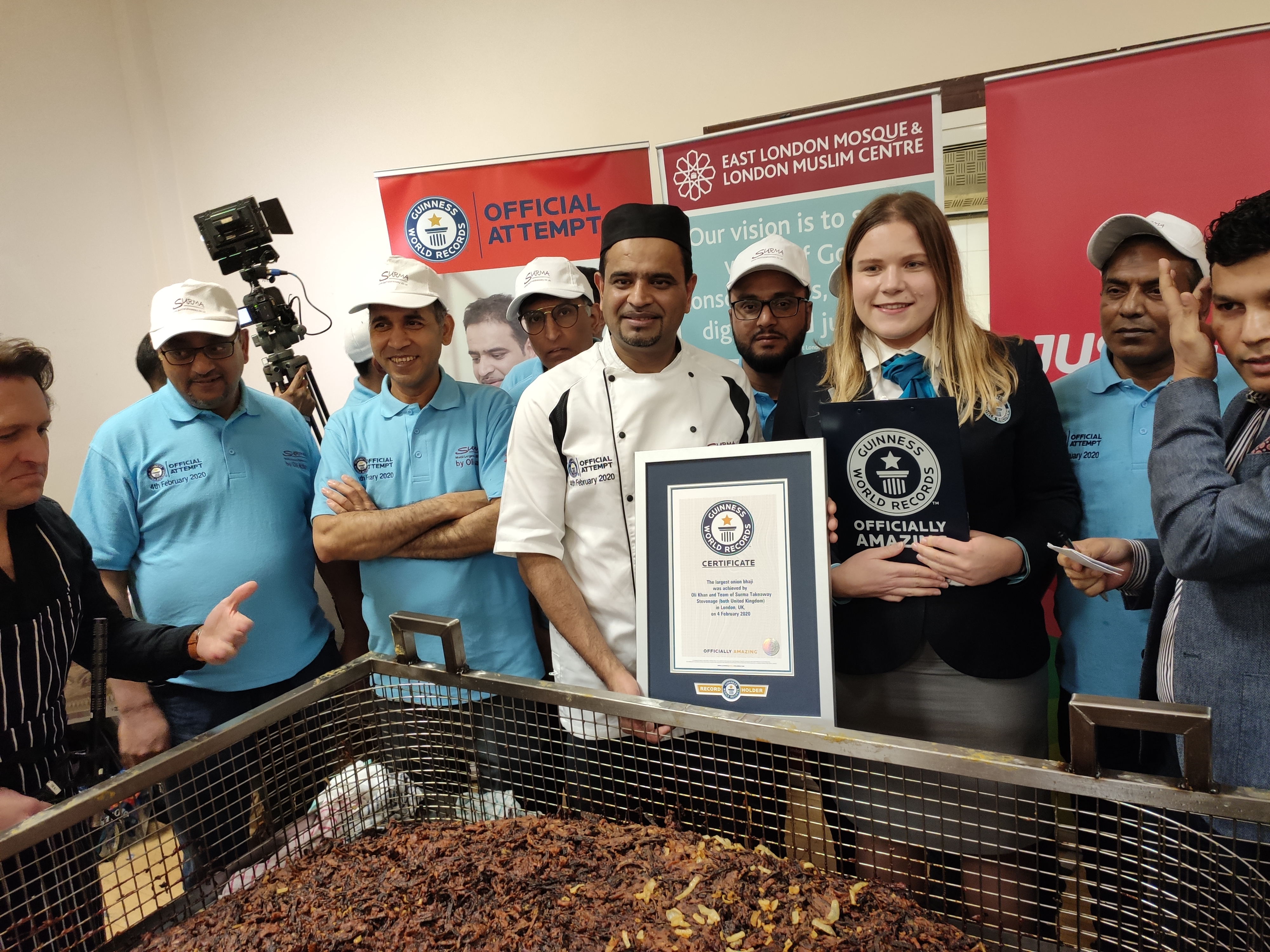 The record for the largest onion bhaji is broken at the East London Mosque and London Muslim Centre