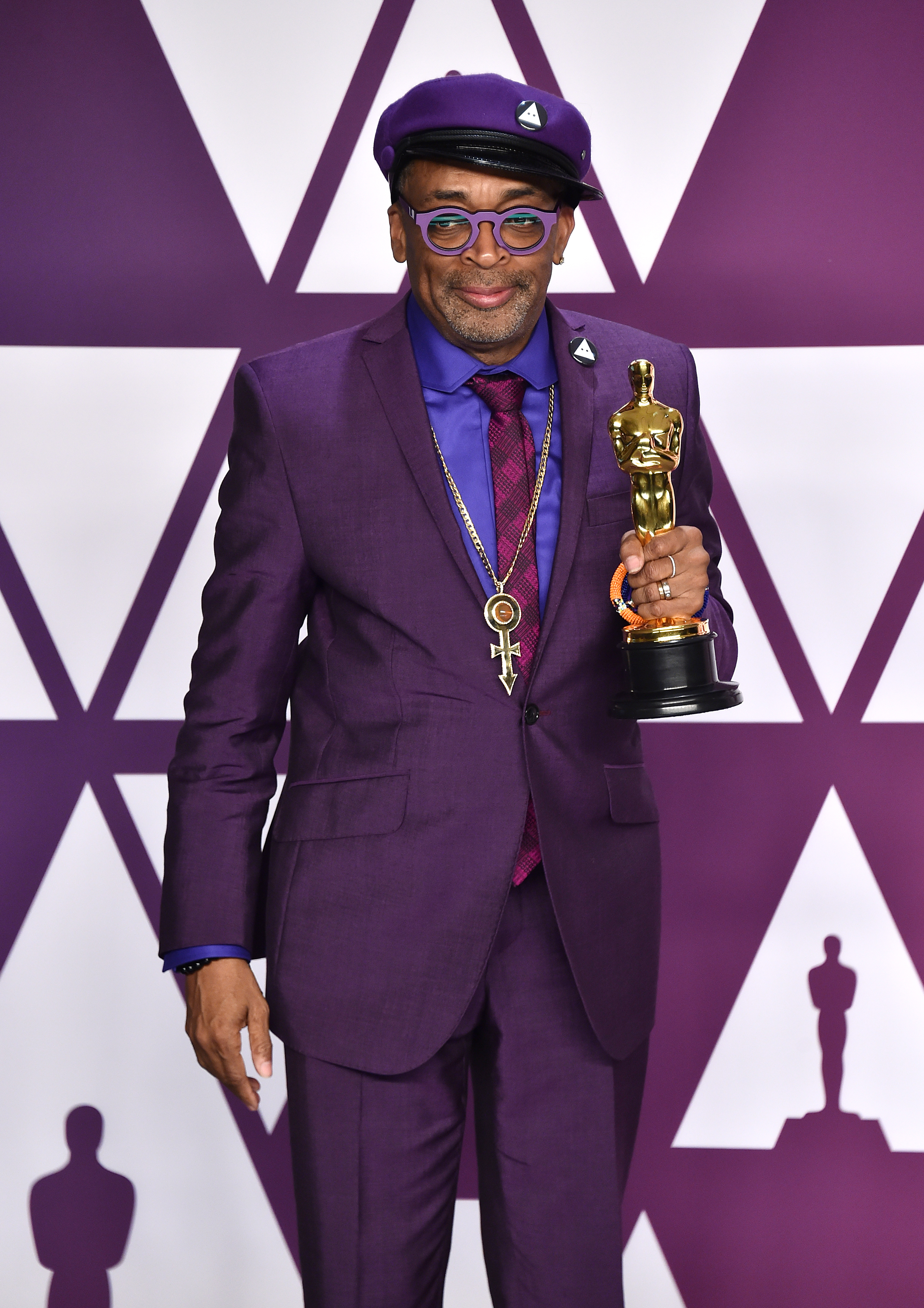 Spike Lee pays tribute to Kobe Bryant with his Oscars suit