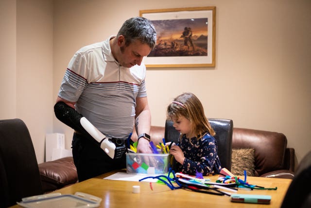 Amputee veteran first to receive 3D-printed bionic ‘hero’ arm on the ...