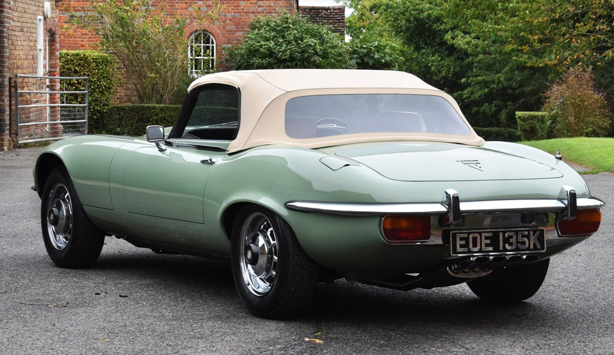 A 1972 Jaguar E-Type formerly owned by Kevin Keegan undergoes