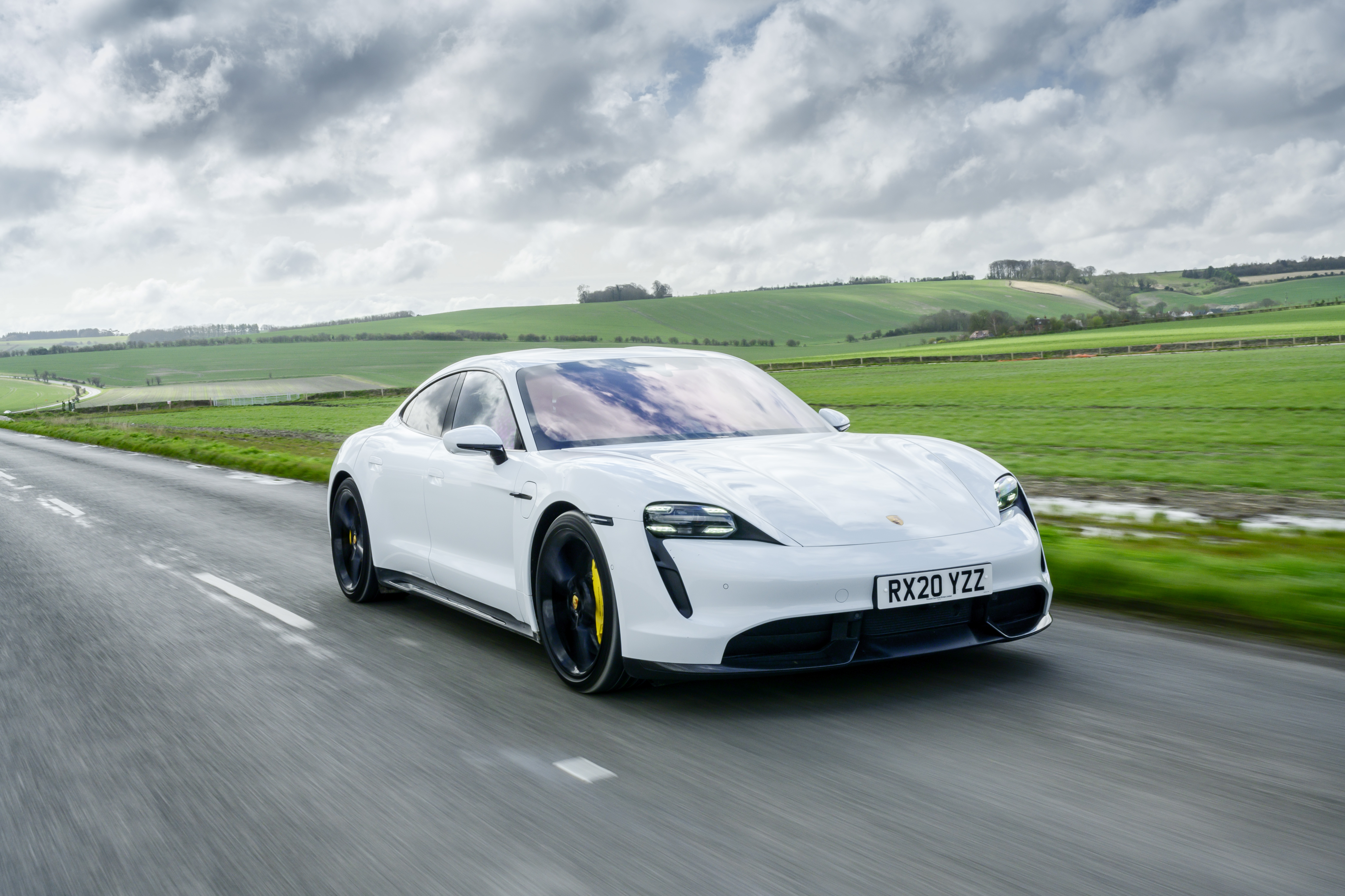 Revolutionizing the Driving Experience: Porsche Taycan – The Epitome of ...