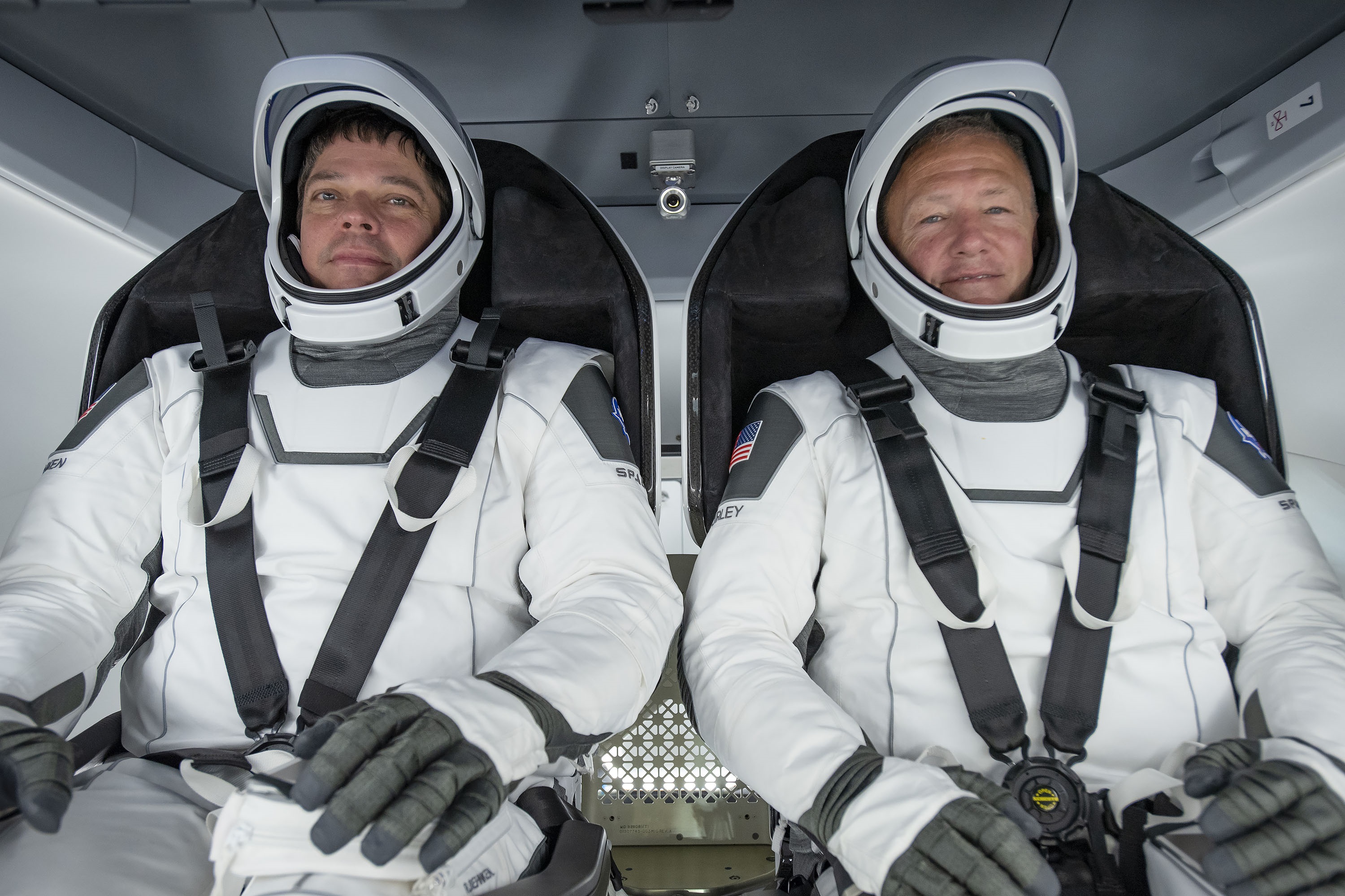 Nasa astronauts Robert Behnken and Douglas Hurley have splashed down 