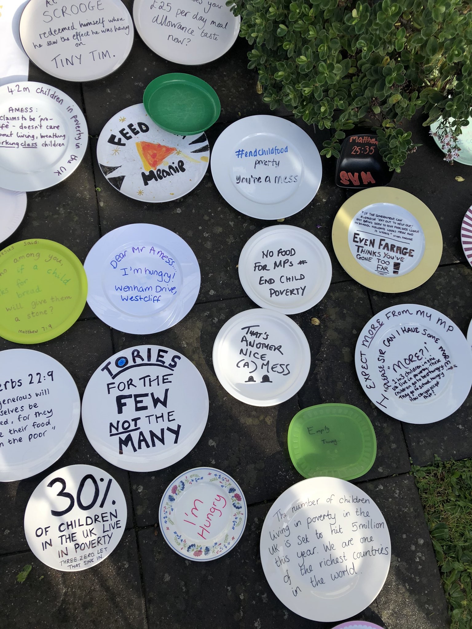 An empty plate protest takes place outside the Southend West Conservative Association