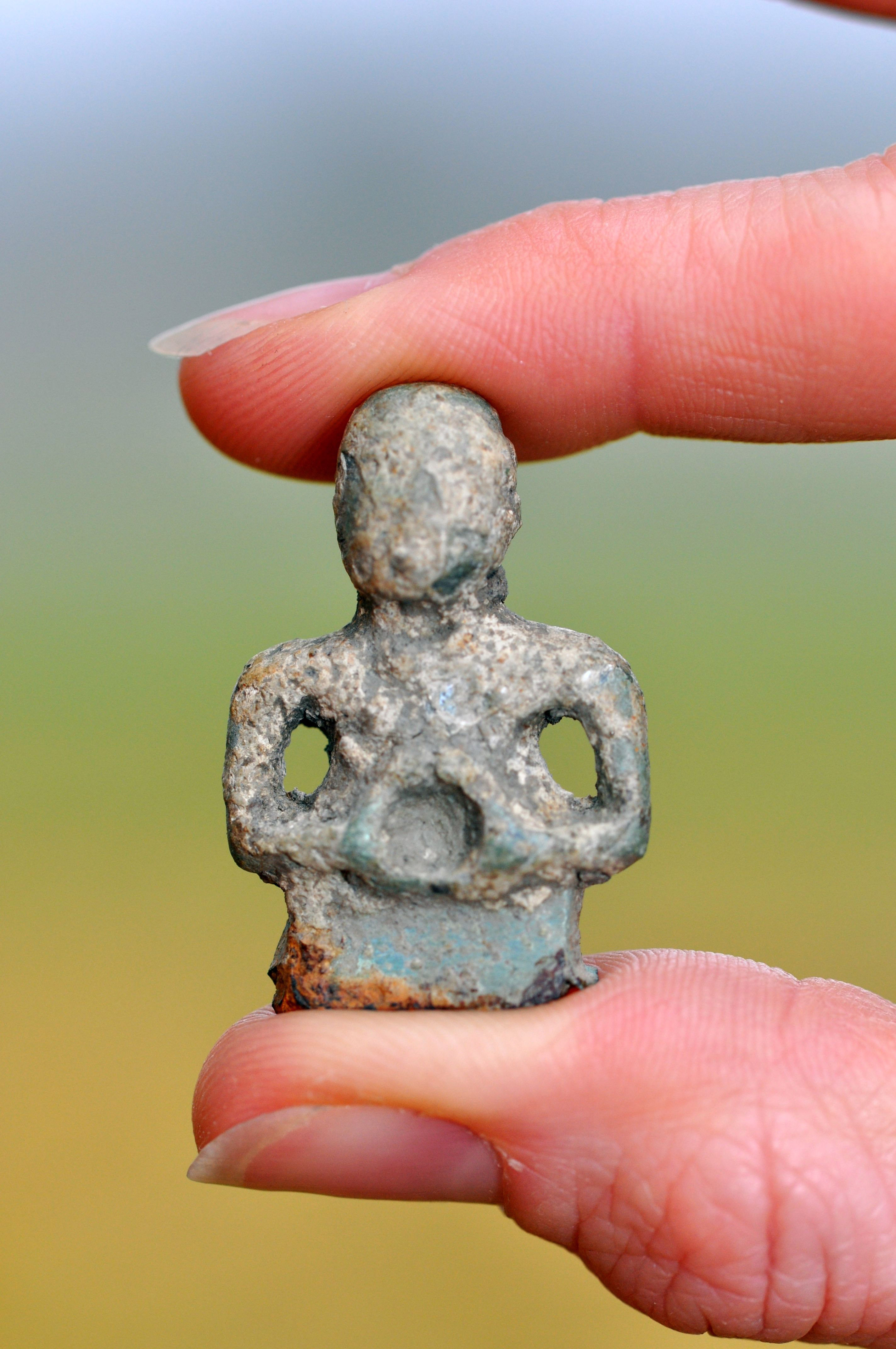 The statue before it was cleaned. (Oxford Archaeology East/ James Fairbairn/ PA)