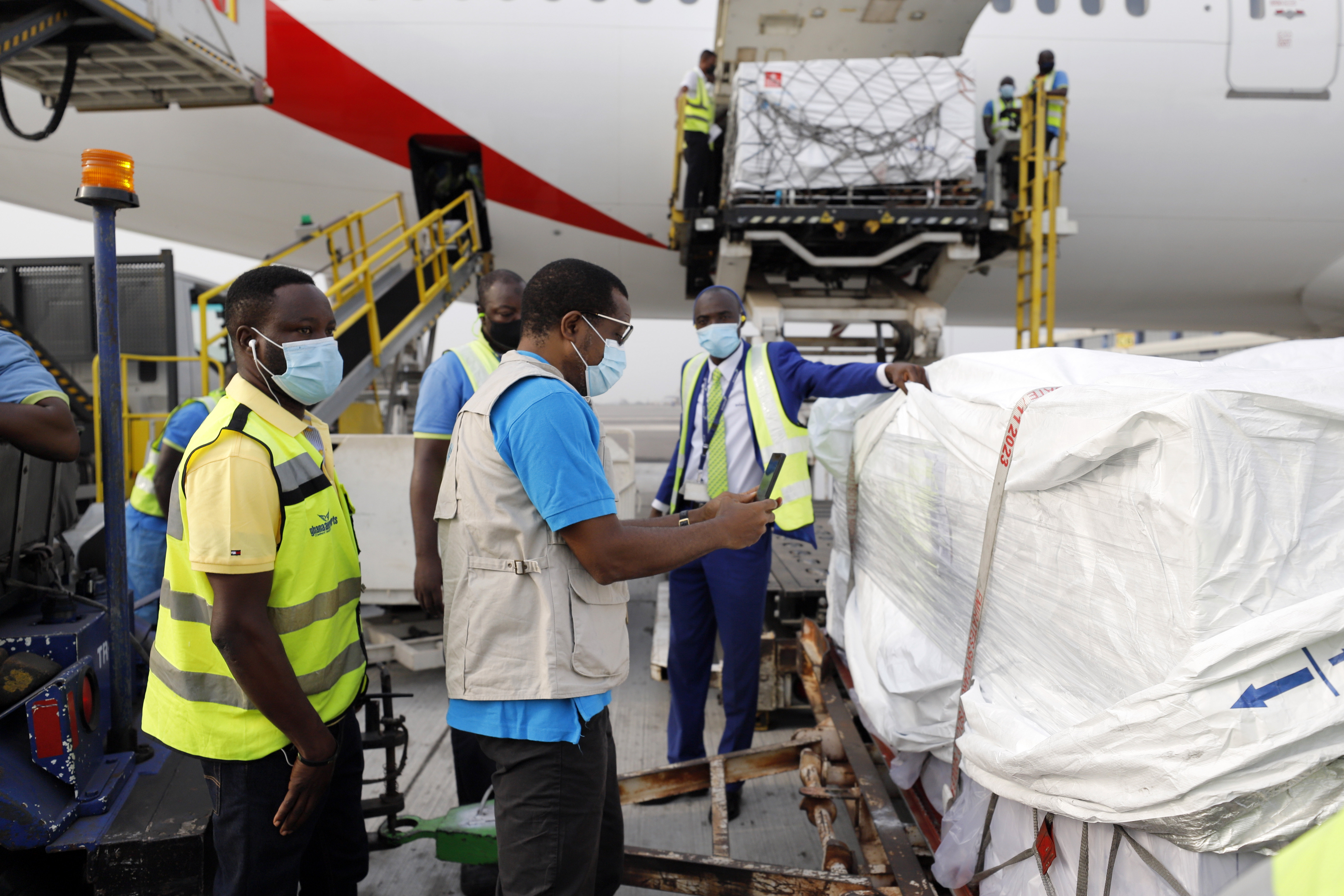 The first shipment of Covid-19 vaccines arrives in Ghana