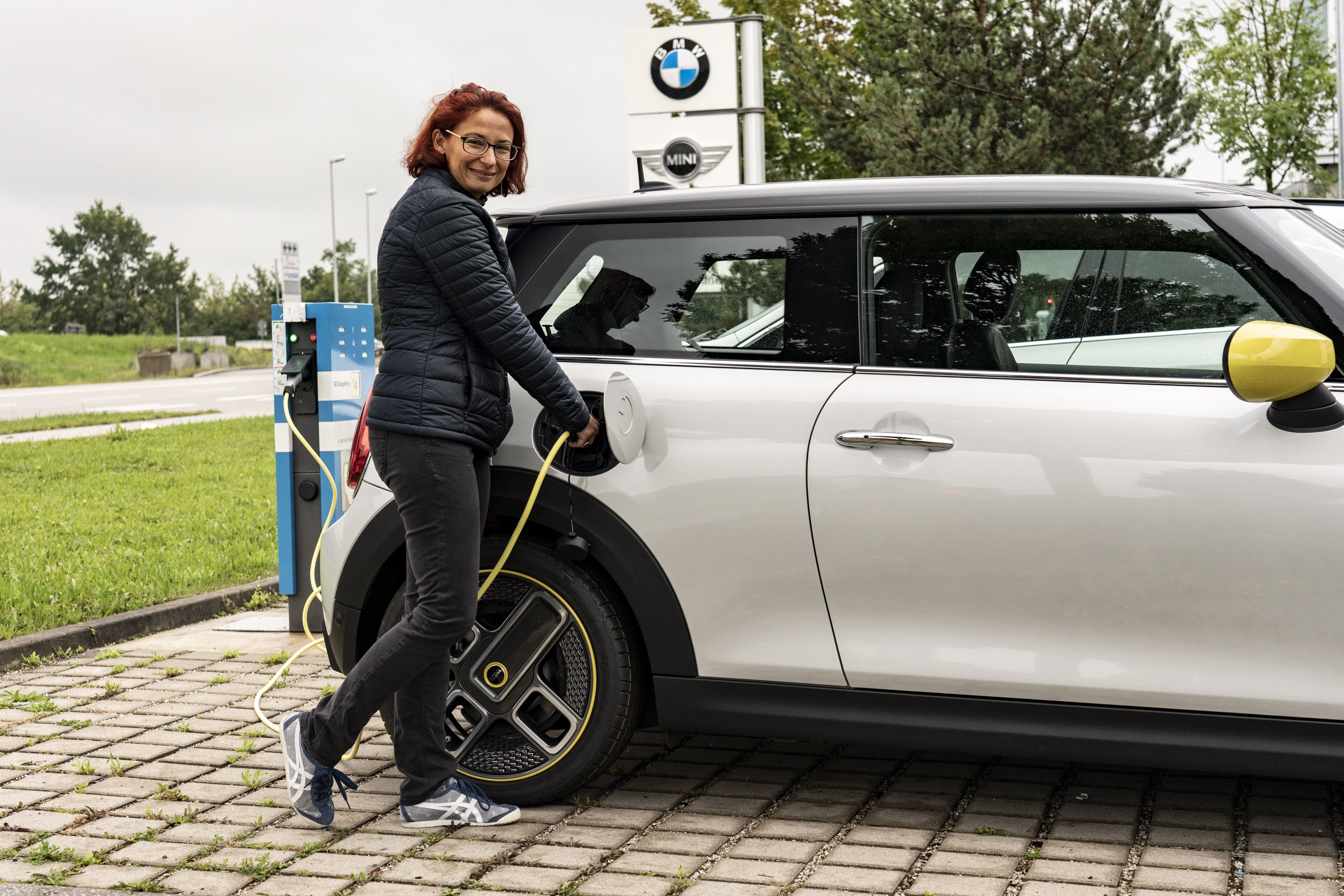 Charging electric Mini