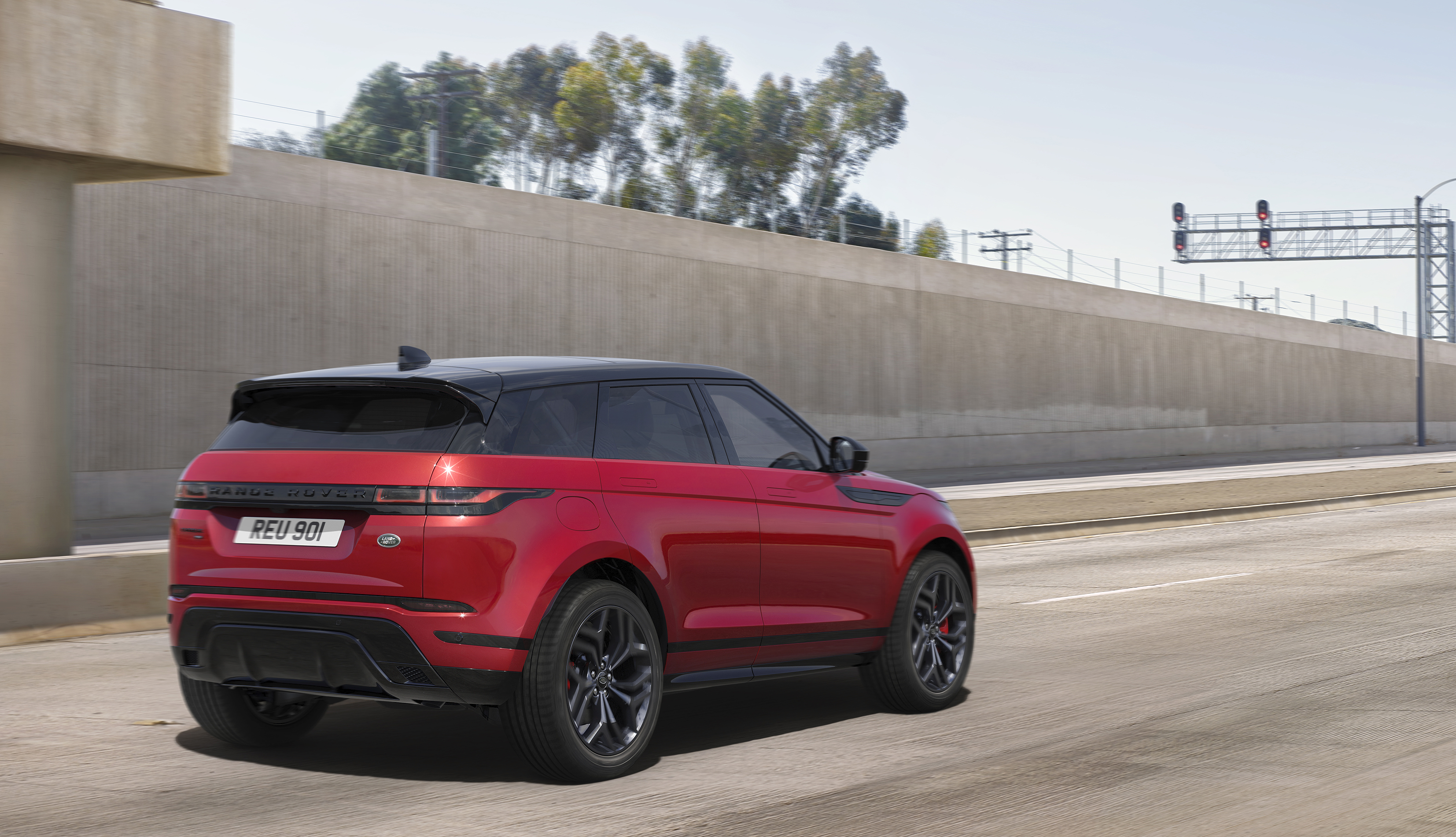 Range Rover Evoque P300 HST