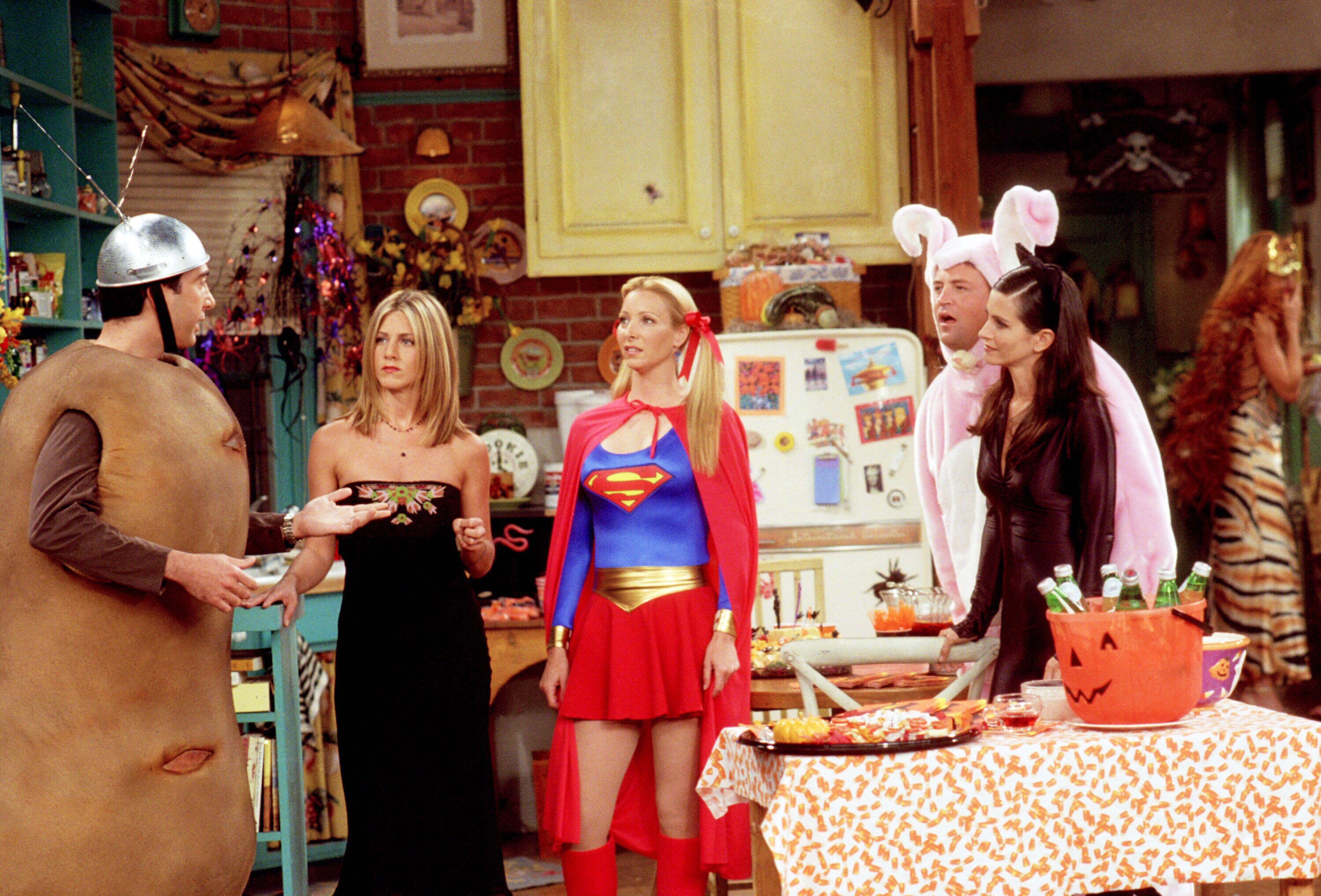 Lisa Kudrow, Jennifer Aniston, Matthew Perry, Courteney Cox and David Schwimmer in the Warner Bros TV series Friends