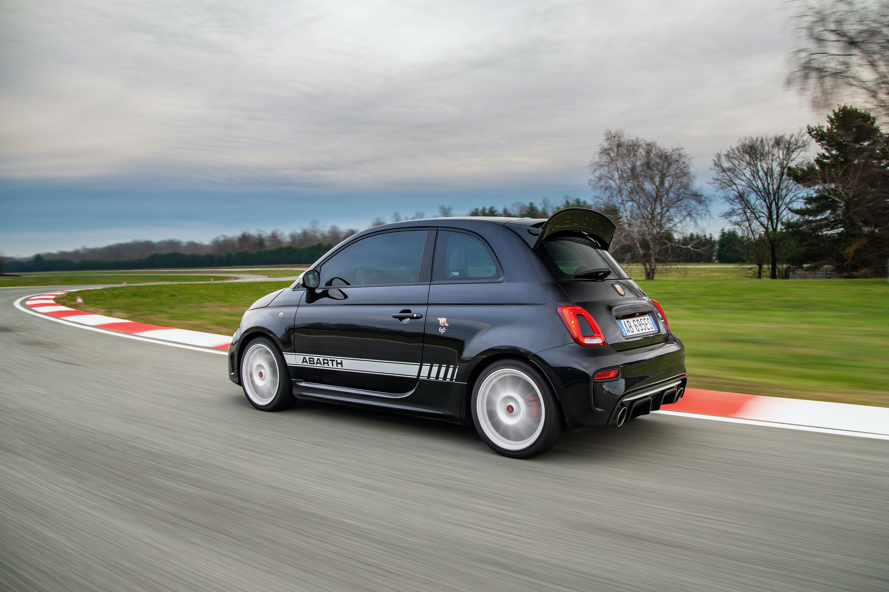 Fiat 500 Abarth 2021 обои на рабочий