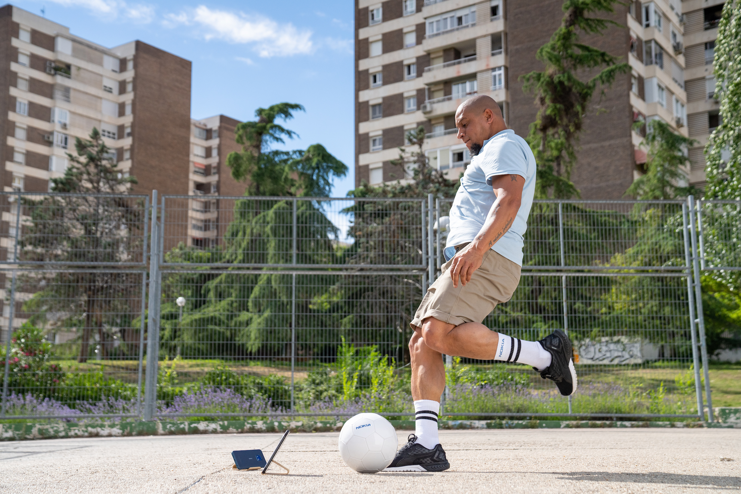 Roberto Carlos kicking a football in Nokia's smartphone advert