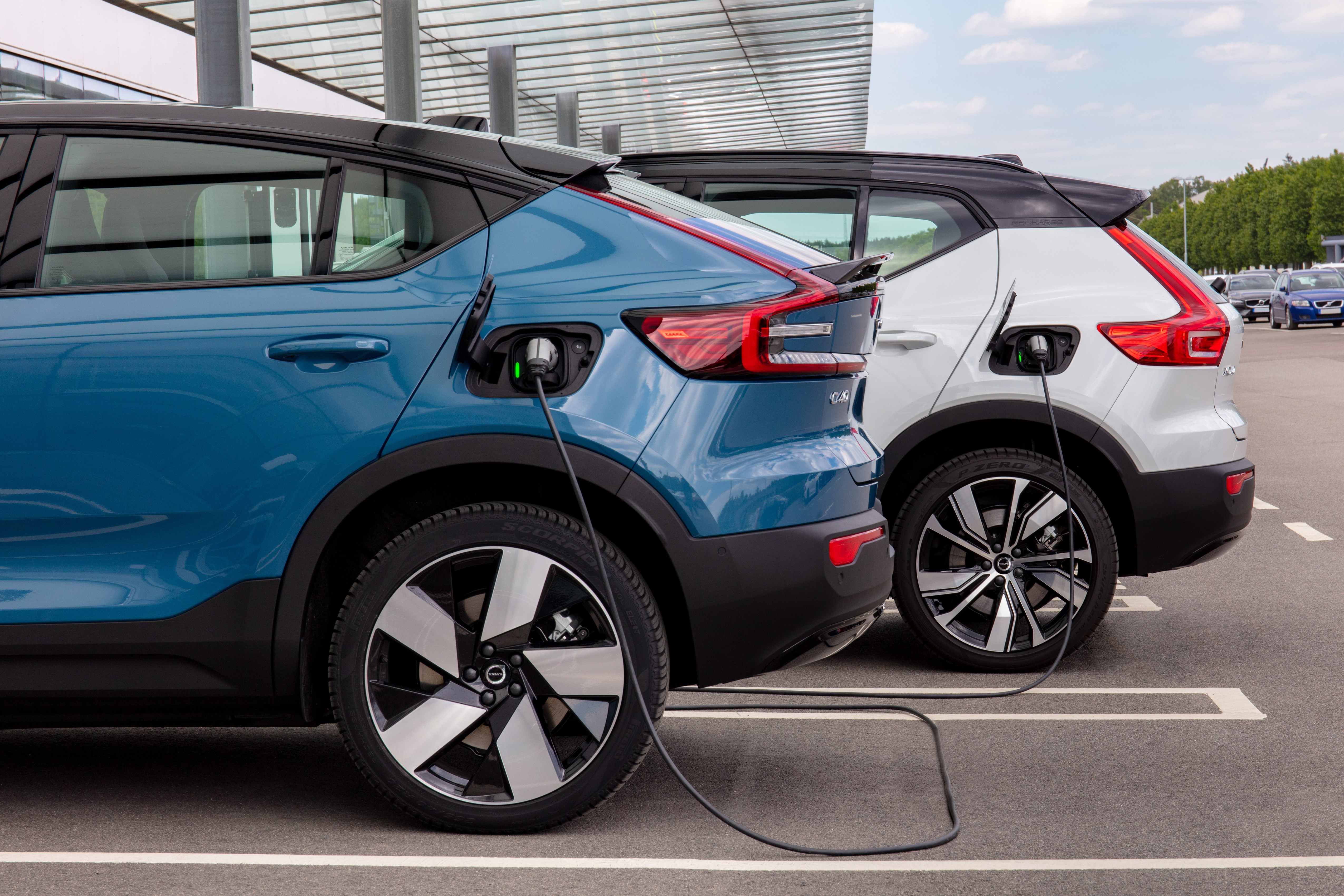 Volvo C40 and XC40 Recharge at a charging station