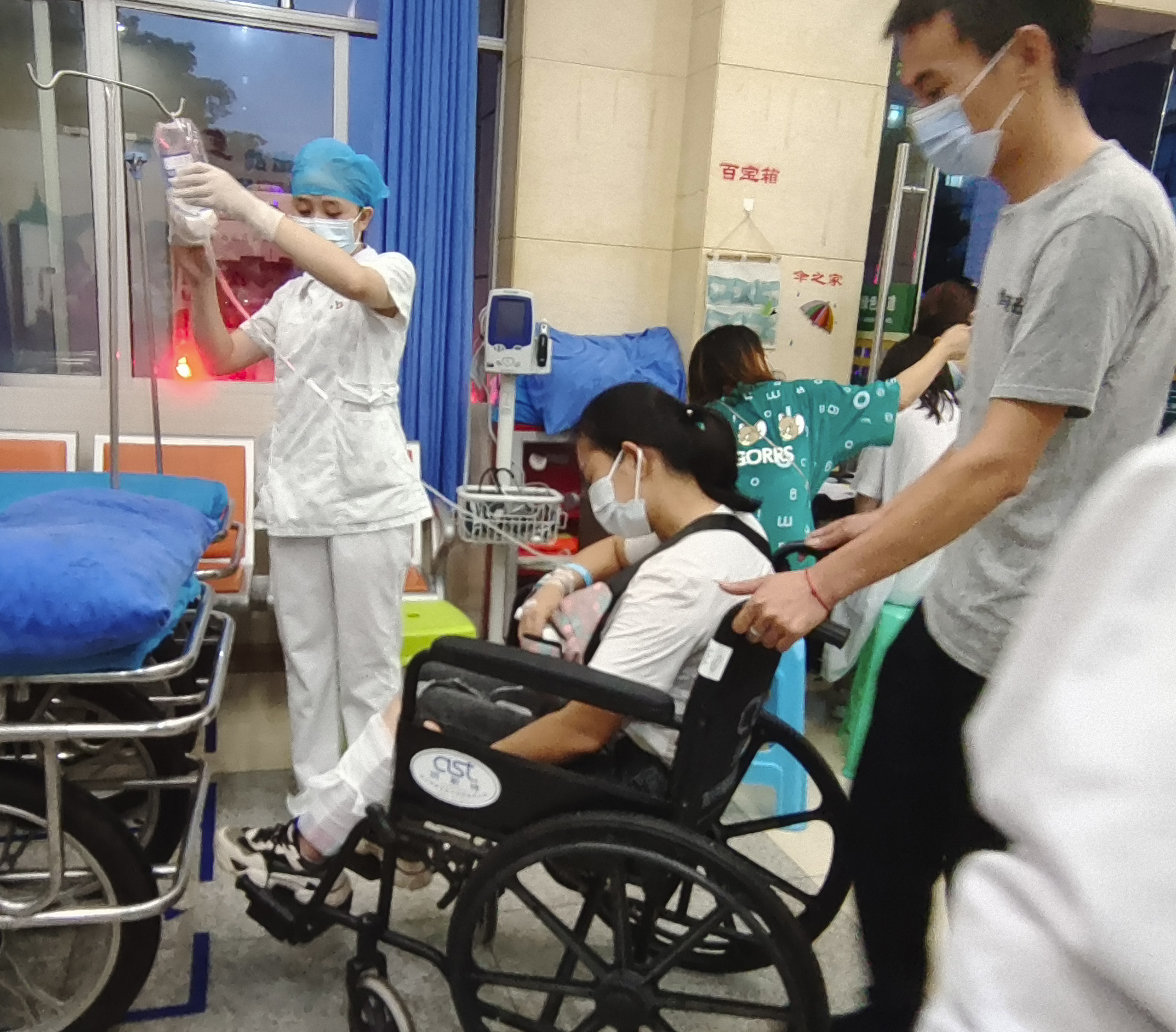 Injured residents at the Luxian People's Hospital 