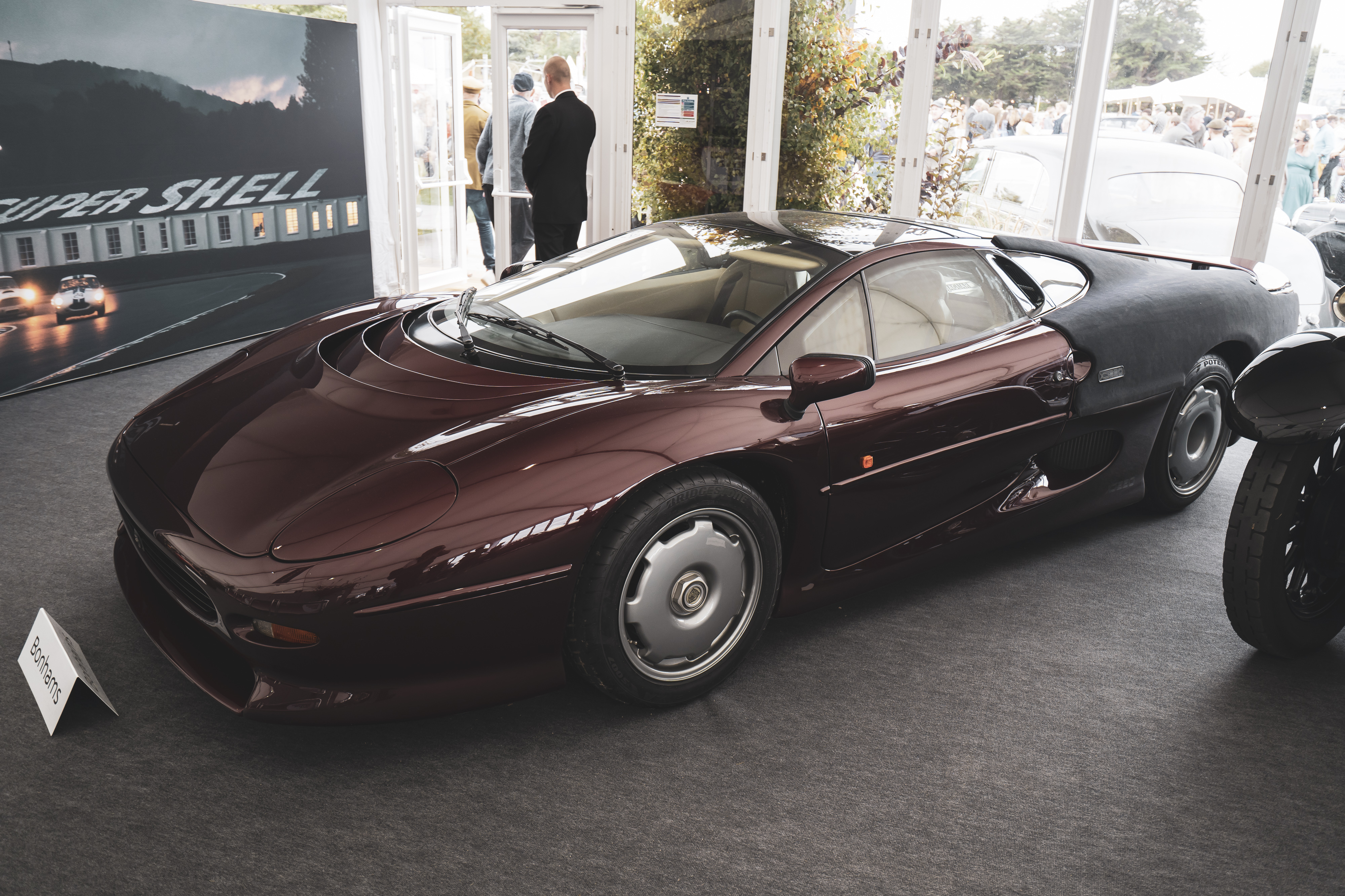 Jaguar XJ220