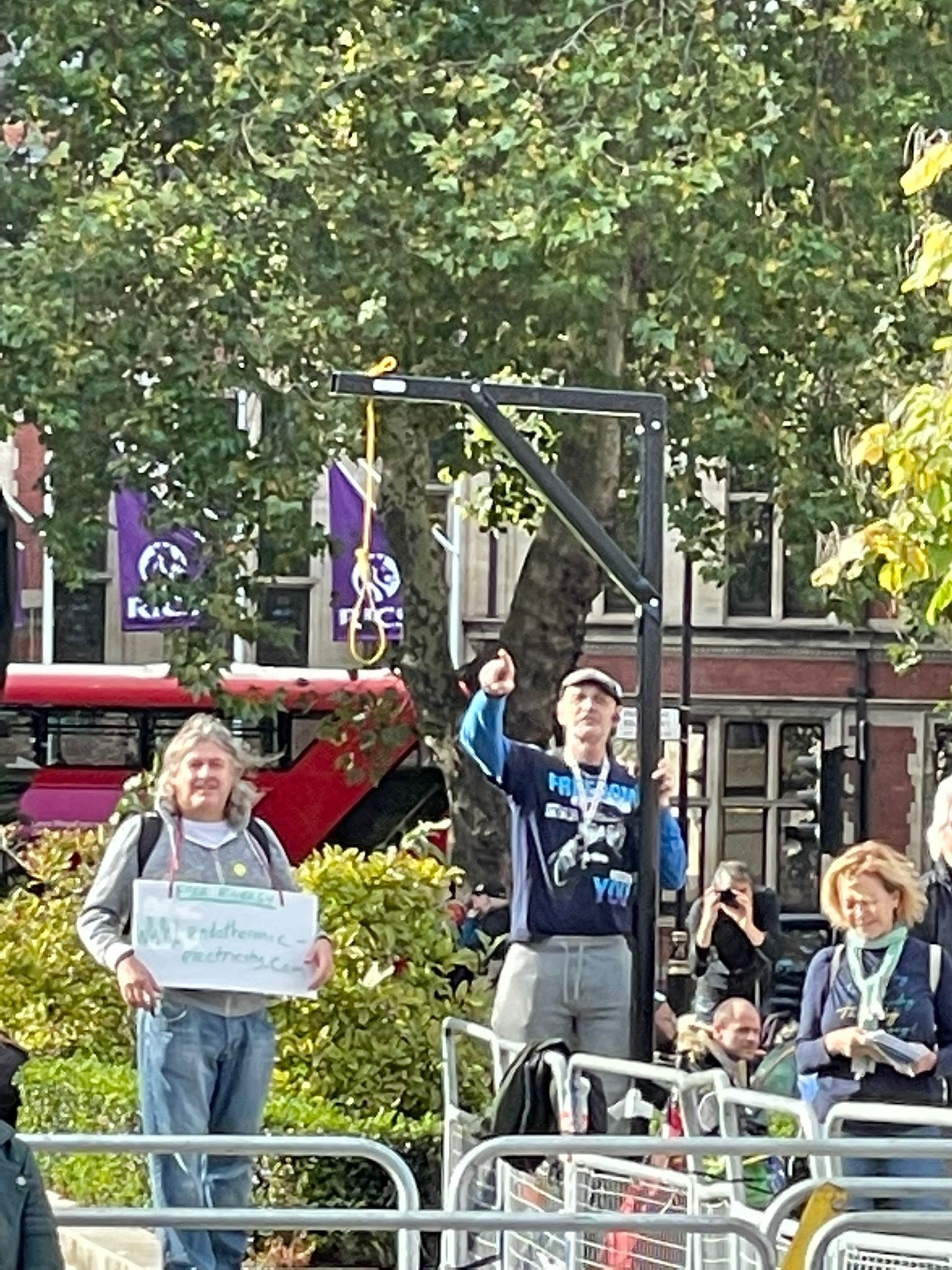 Man threatens MPs with gallows and noose outside Parliament (Peter Kyle MP/PA)