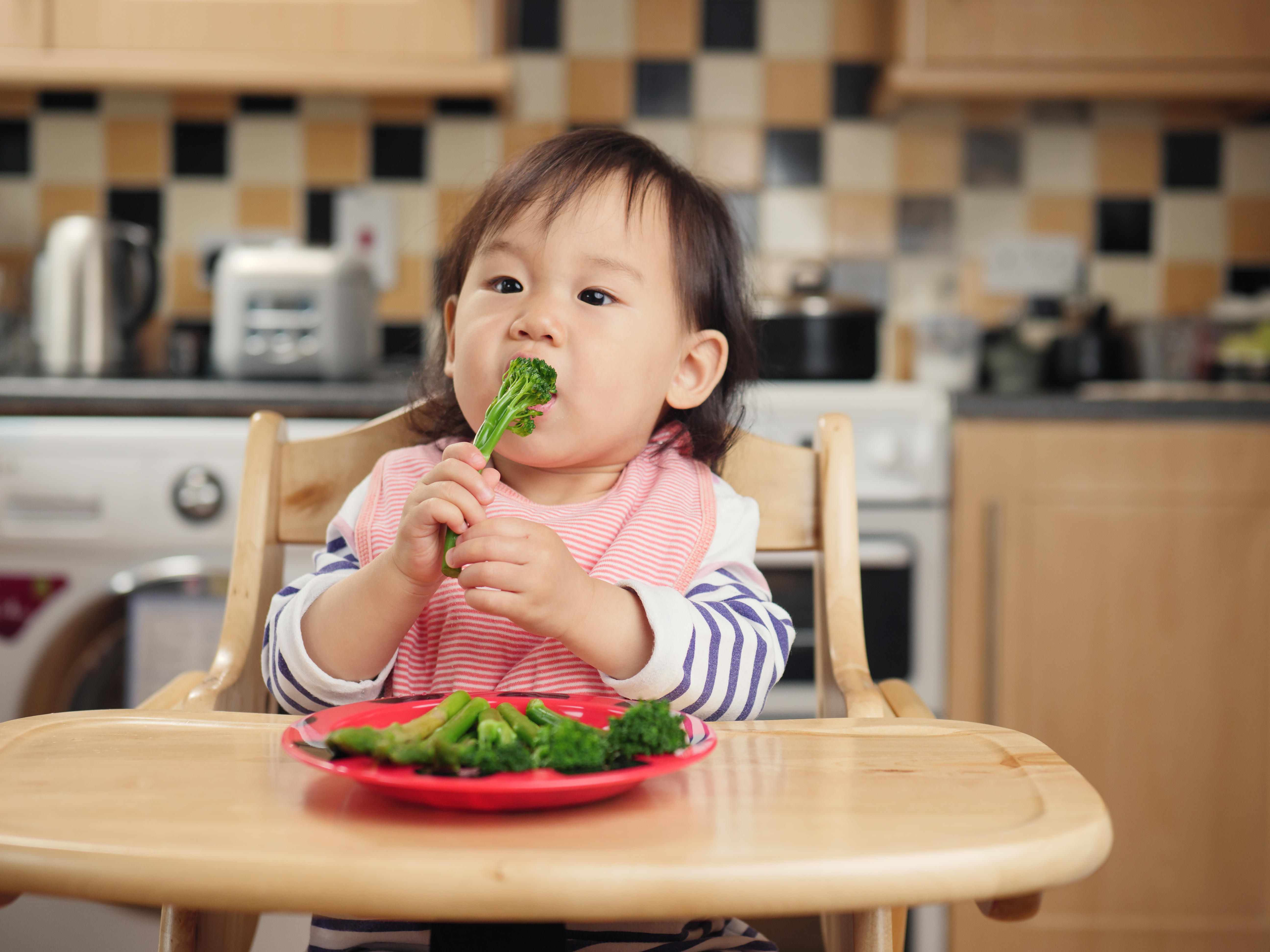 4 Reasons to Let Your Baby Play with Their Food