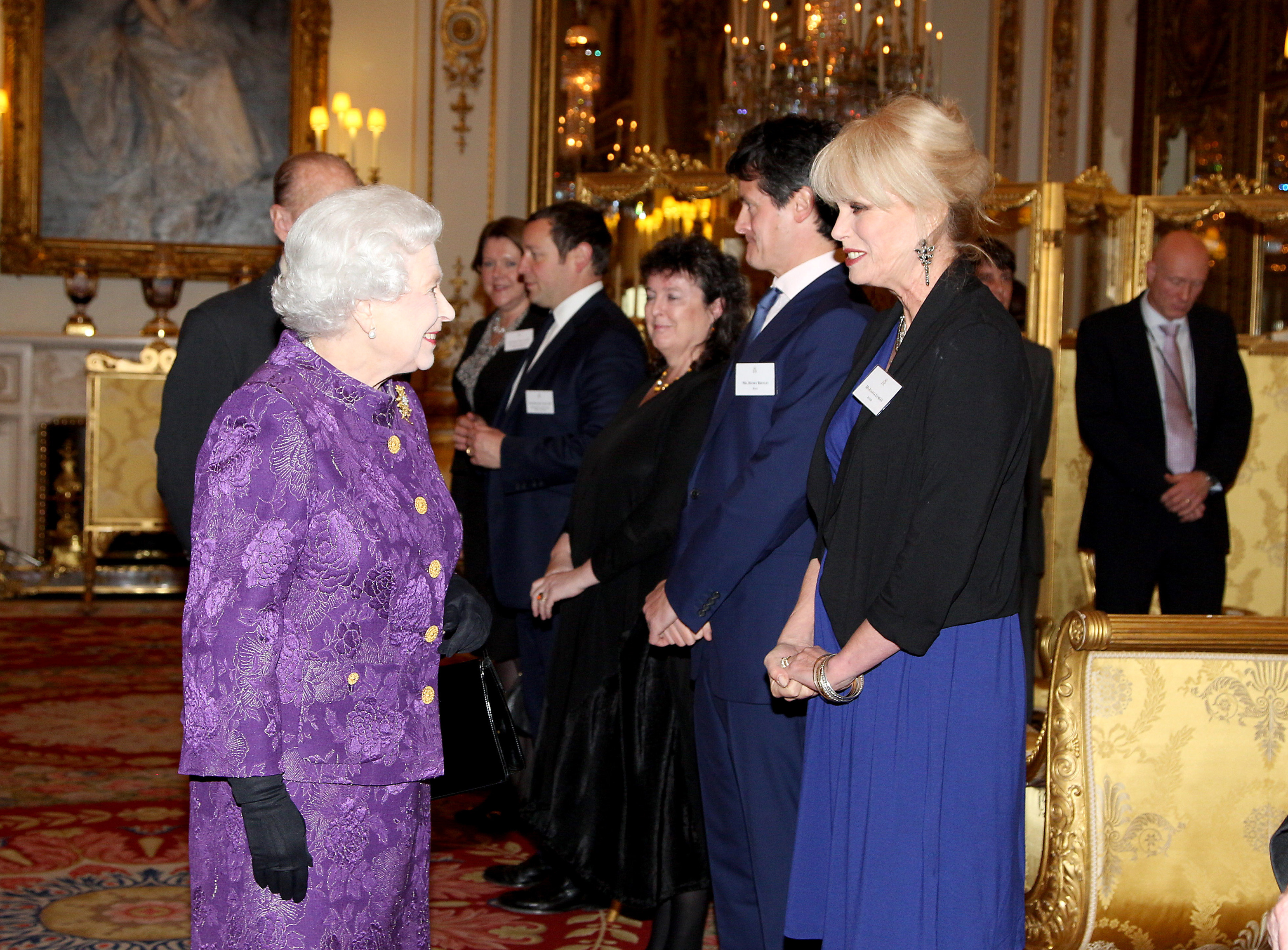 Joanna Lumley meeting the Queen in 2013 (Gareth Fuller/PA)