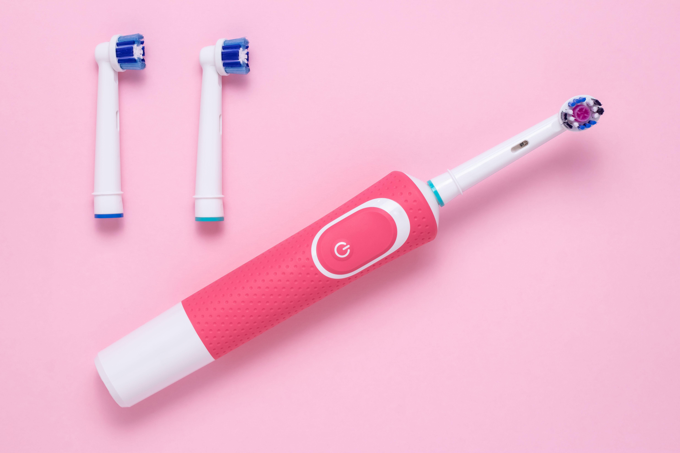 Electric toothbrush and round brush heads