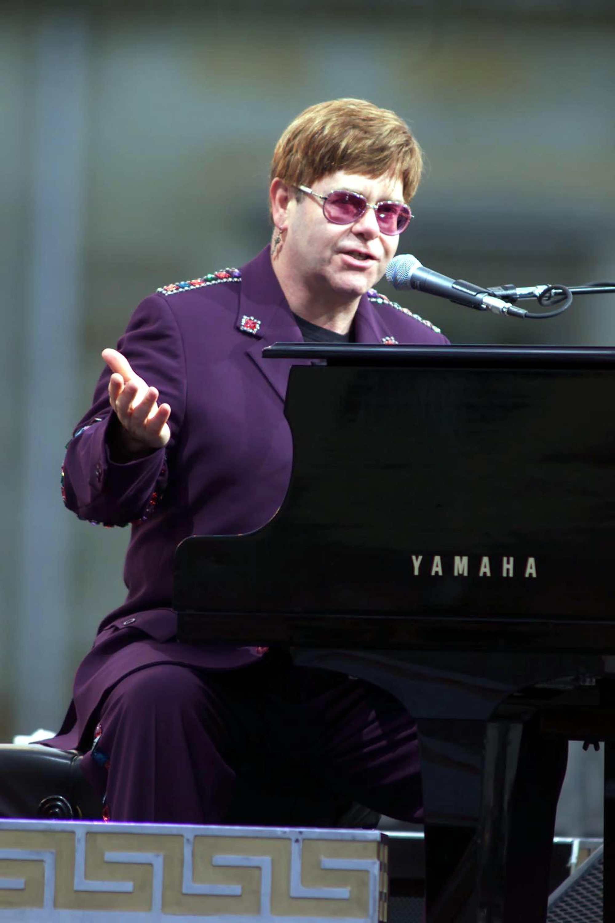 Sir Elton John performing in 2000
