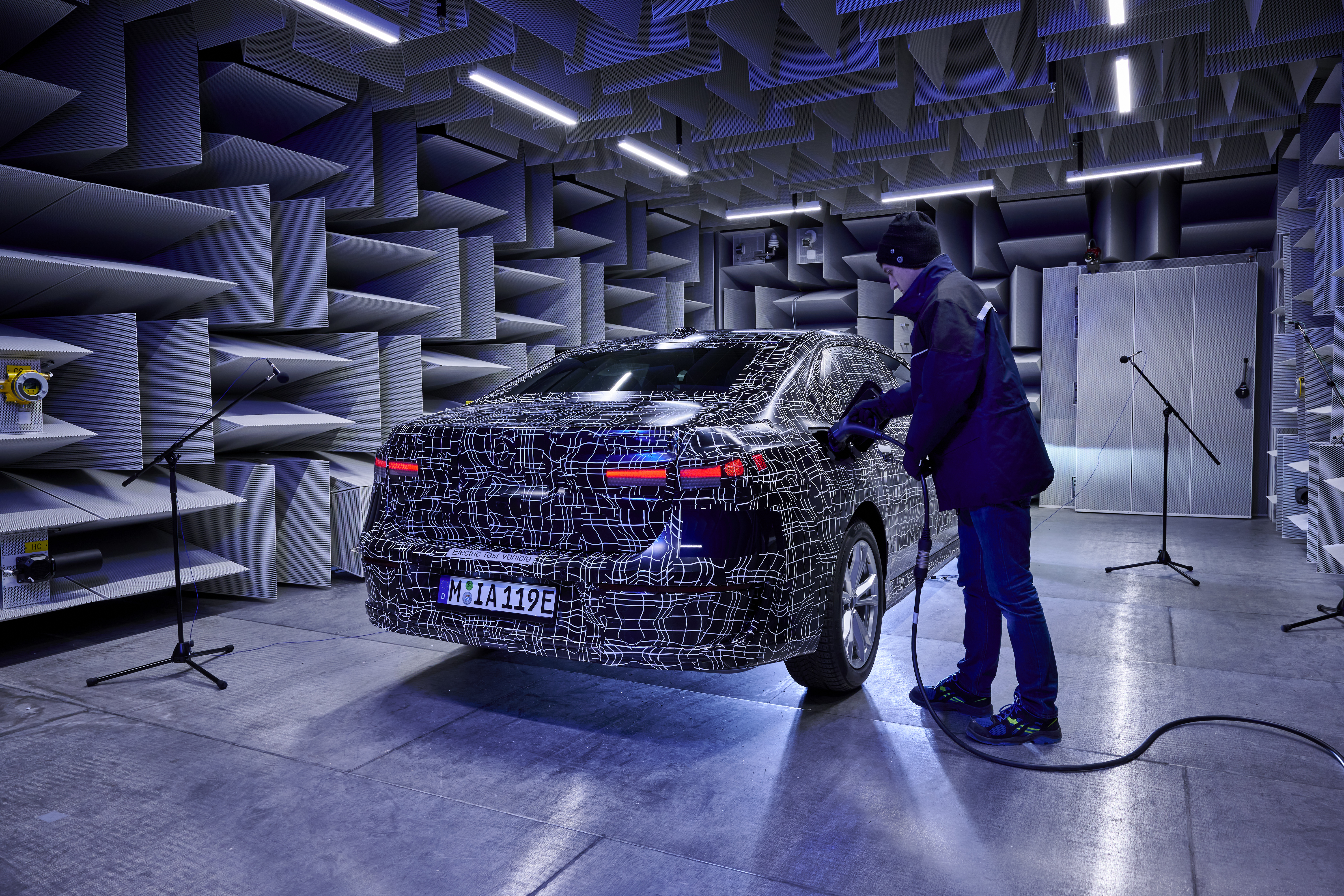 BMW i7 acoustic testing