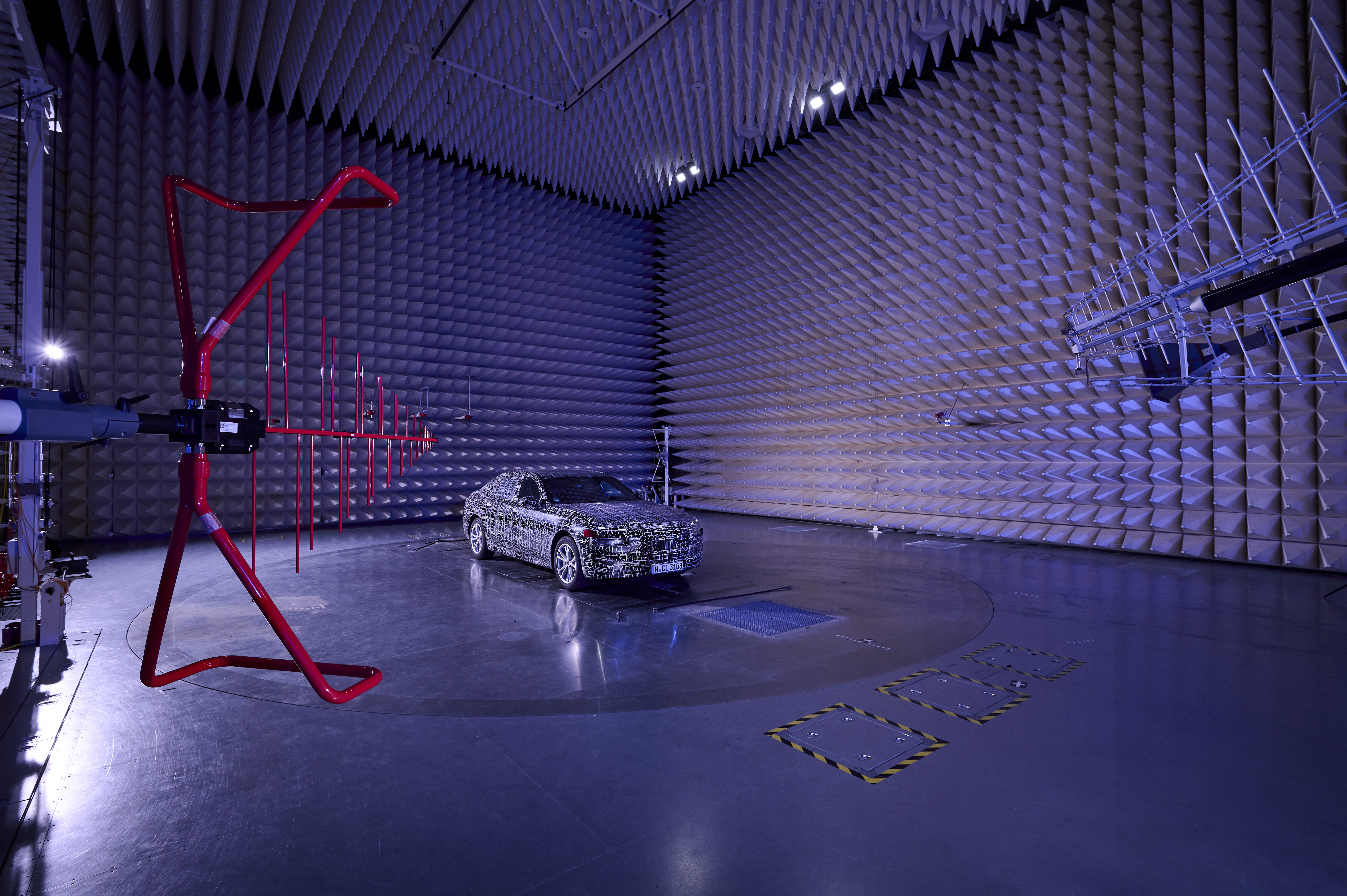 BMW i7 acoustic testing