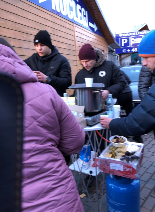 Welcoming committee in Poland offering tea to Ukrainian refugees