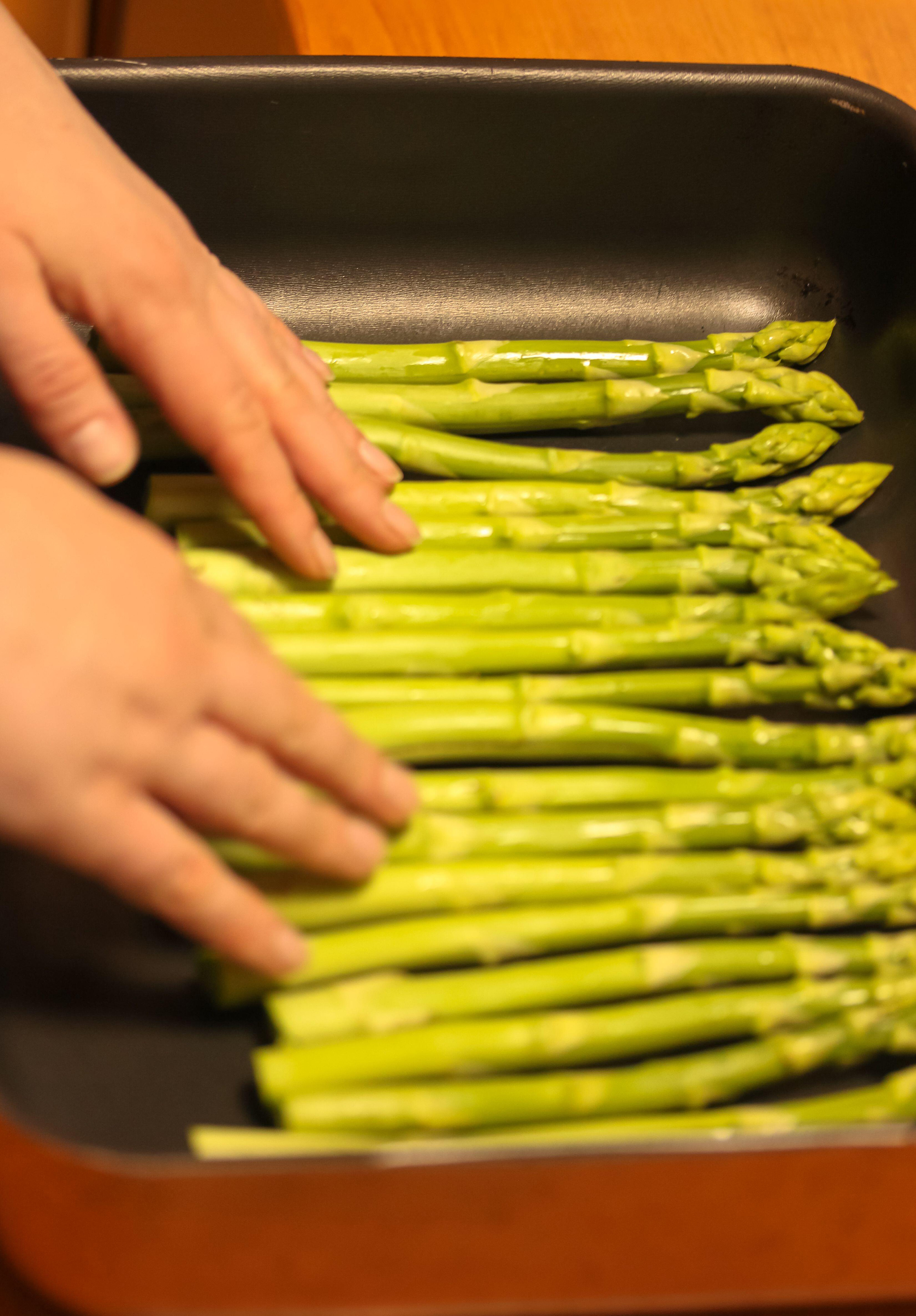 Asparagus in baking tray