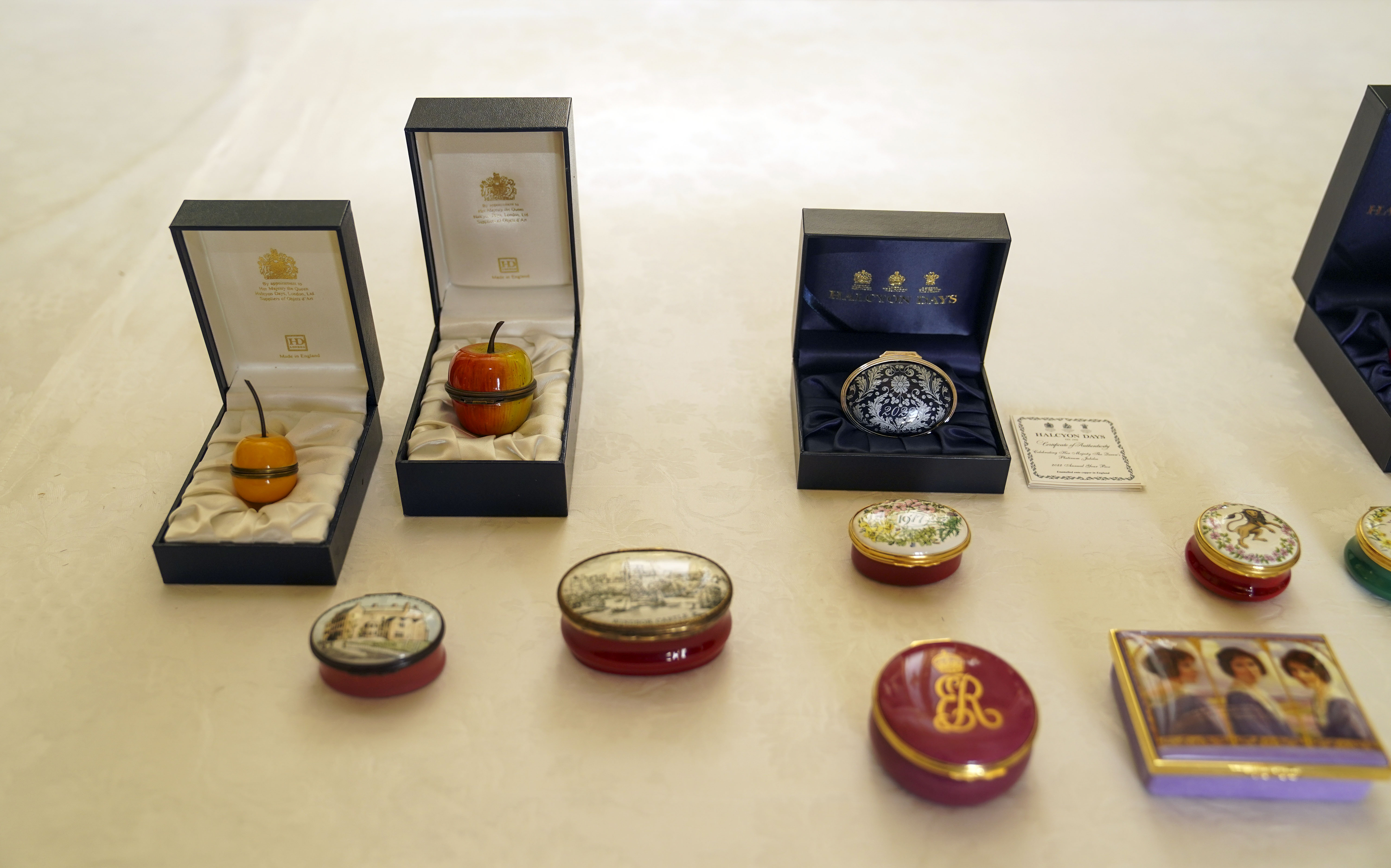 The display of artefacts 