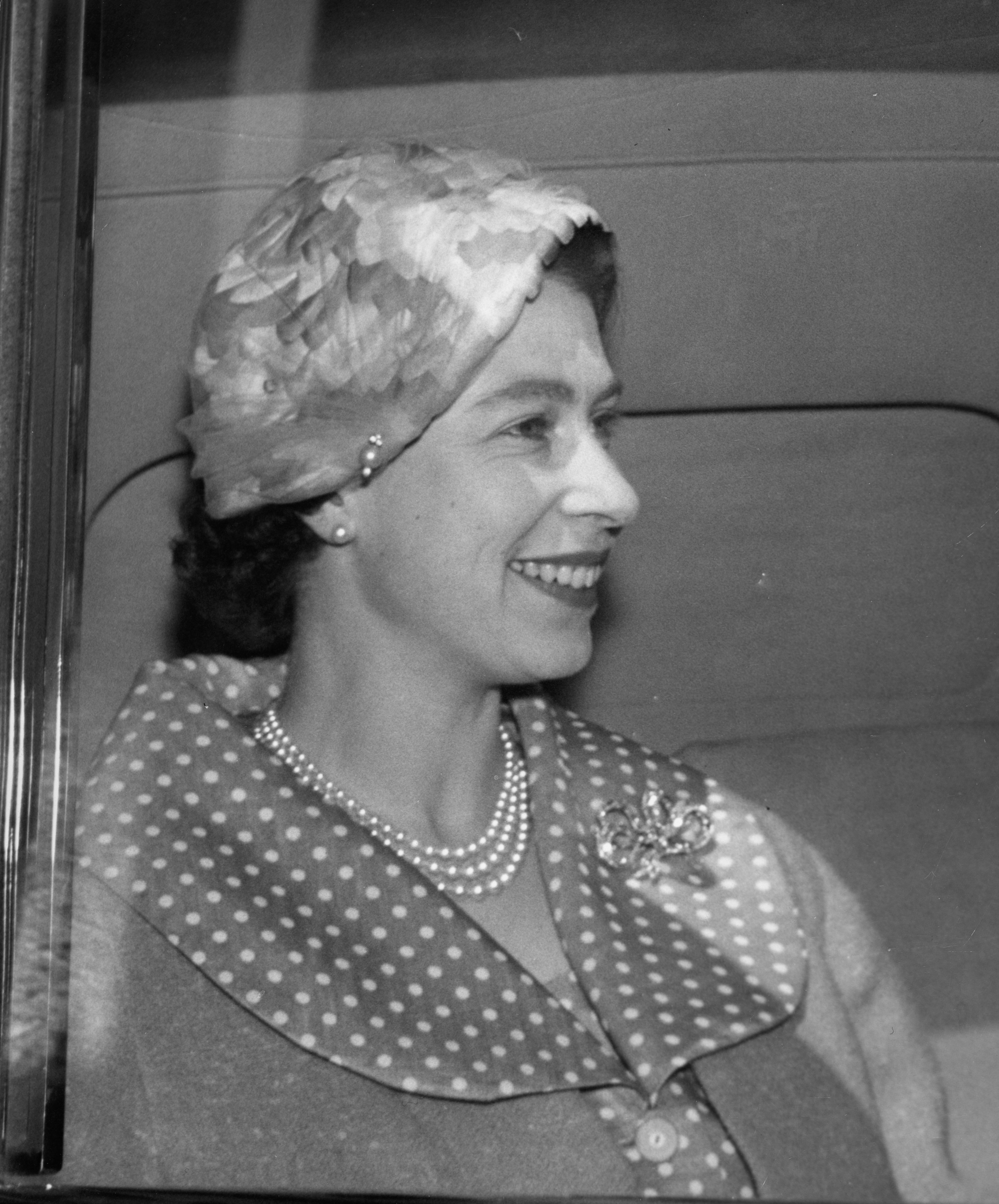 Queen Elizabeth II drives from Buckingham Palace to Epsom in 1958