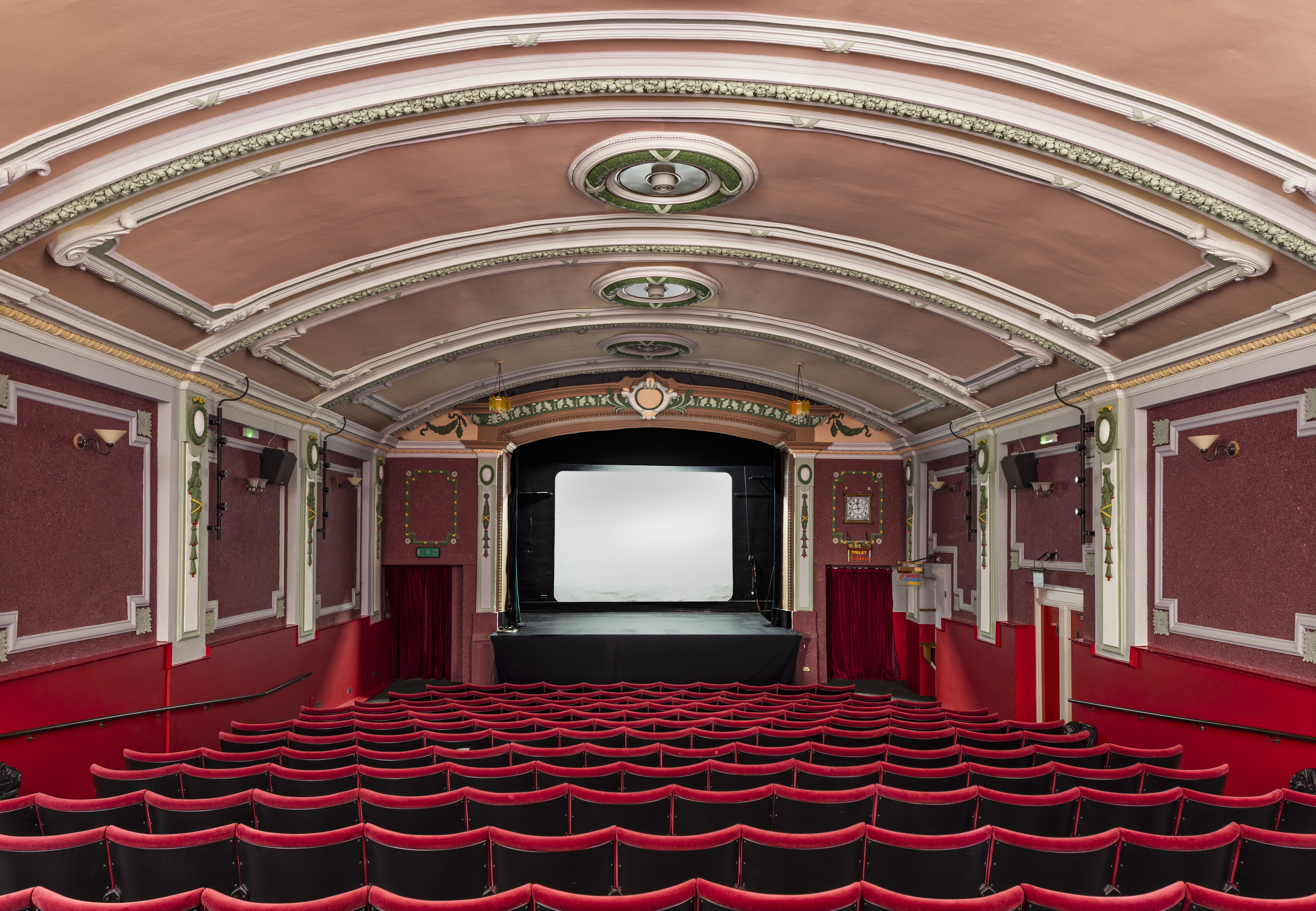L'intérieur récemment restauré de l'Electric Palace Cinema à Harwich, Essex.  (Archives historiques d'Angleterre / Stella Fitzgerald / PA)