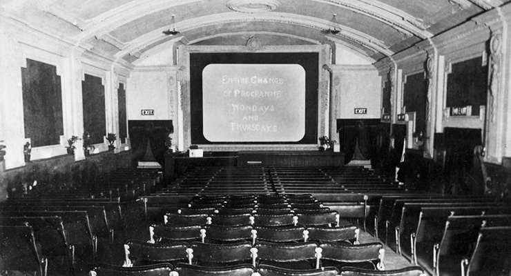 L'Electric Palace Cinema a été construit en 1911 et est l'un des plus anciens cinémas du Royaume-Uni.  Il est photographié en 1912. (Electric Palace Cinema Trust / PA)
