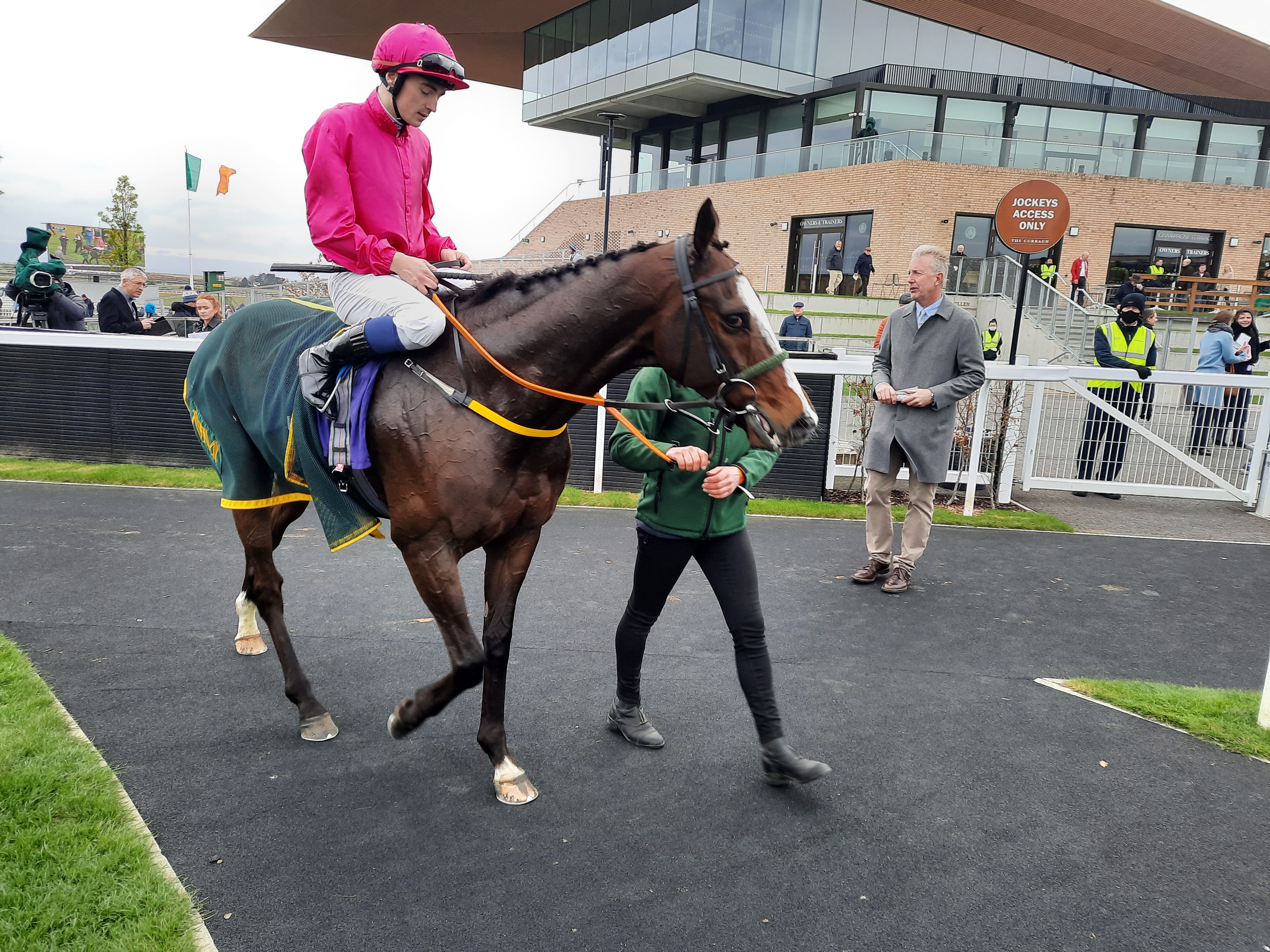 Layfayette returns to the winner's enclosure 