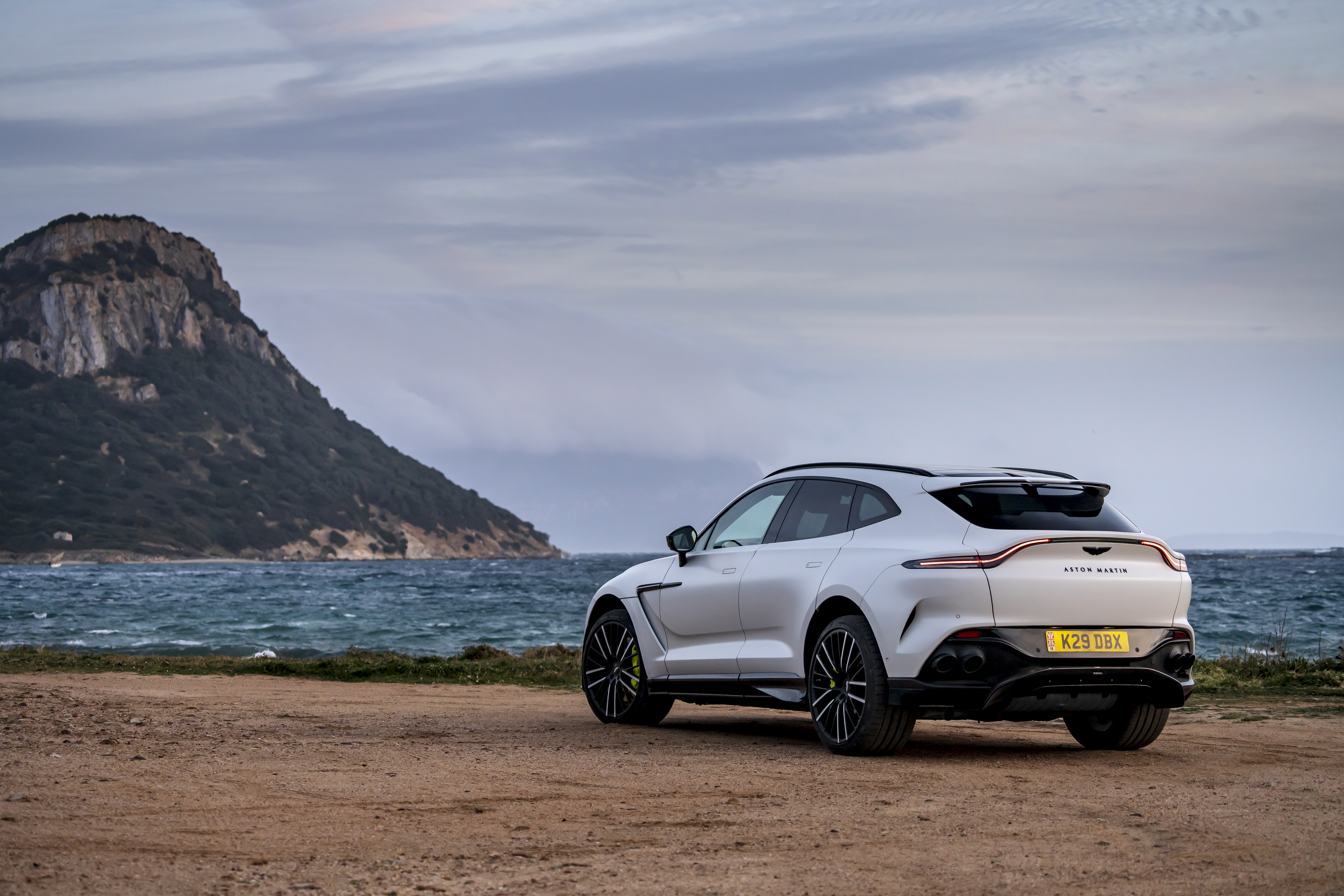 Aston Martin DBX707