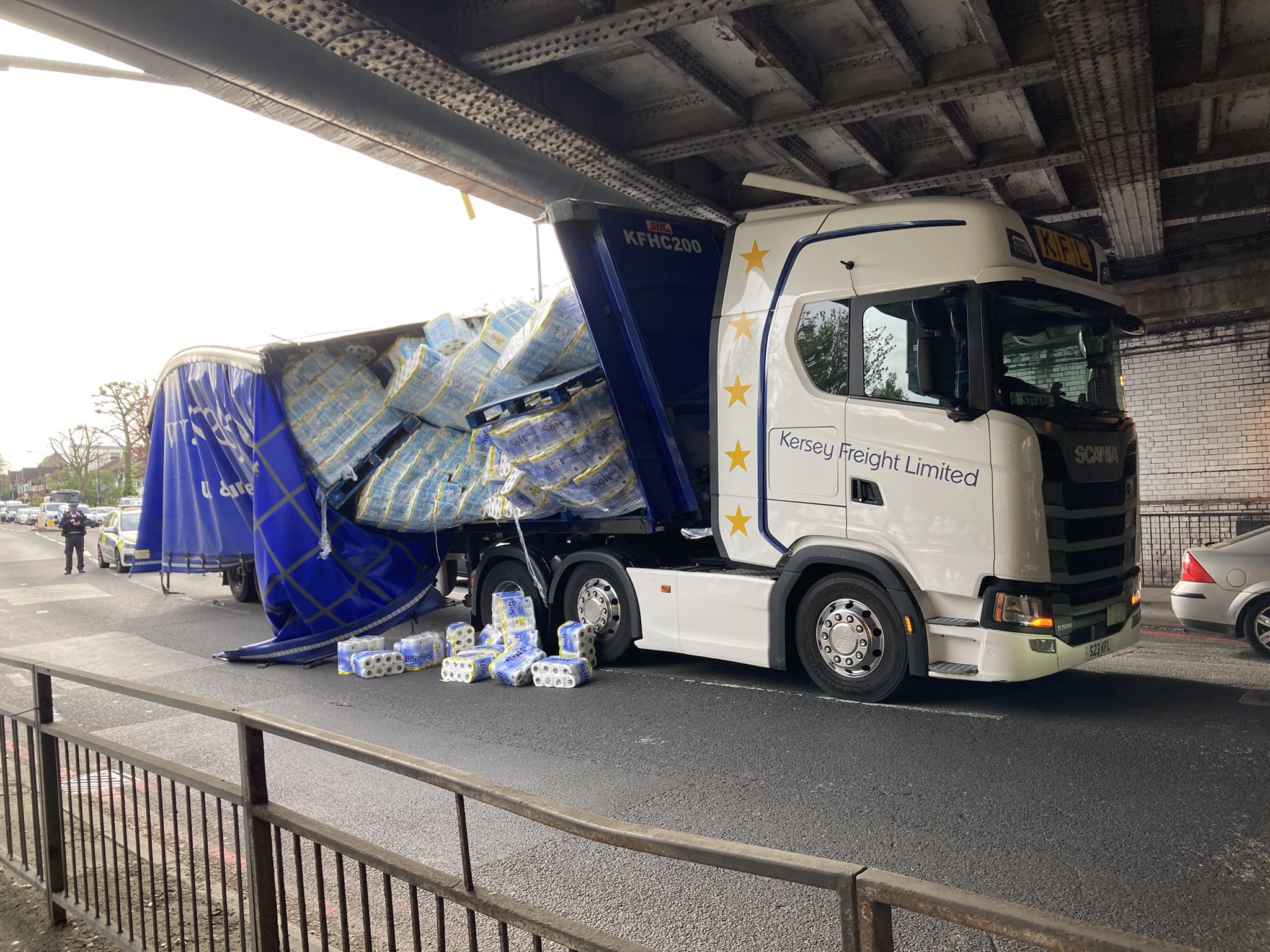 Traffic in south east London was clogged up on Thursday morning after reports that a lorry carrying toilet roll had collided with a bridge.