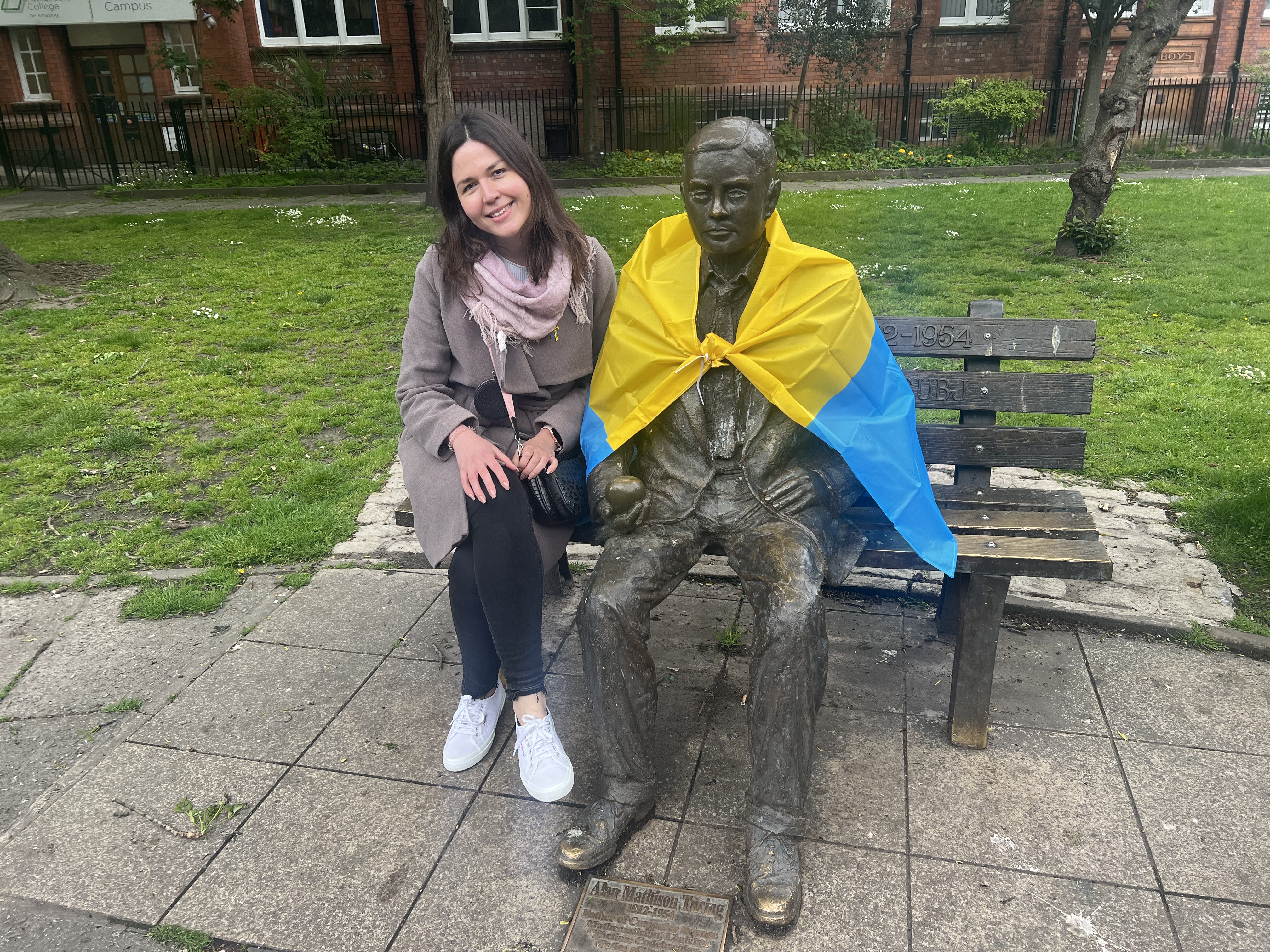 Maria Romanenko with a statue of Alan Turing