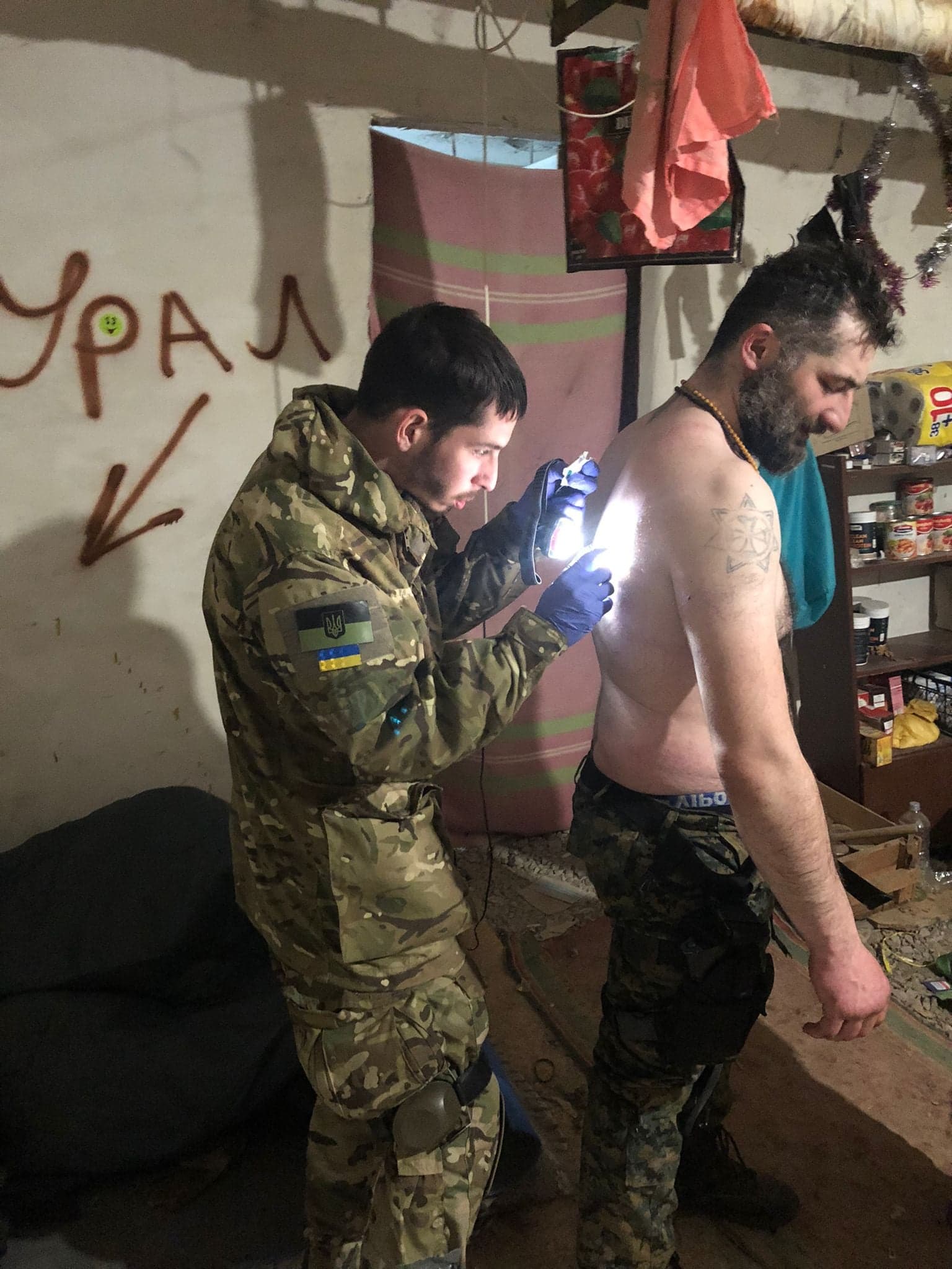 Conor Braithwaite with a Ukrainian soldier