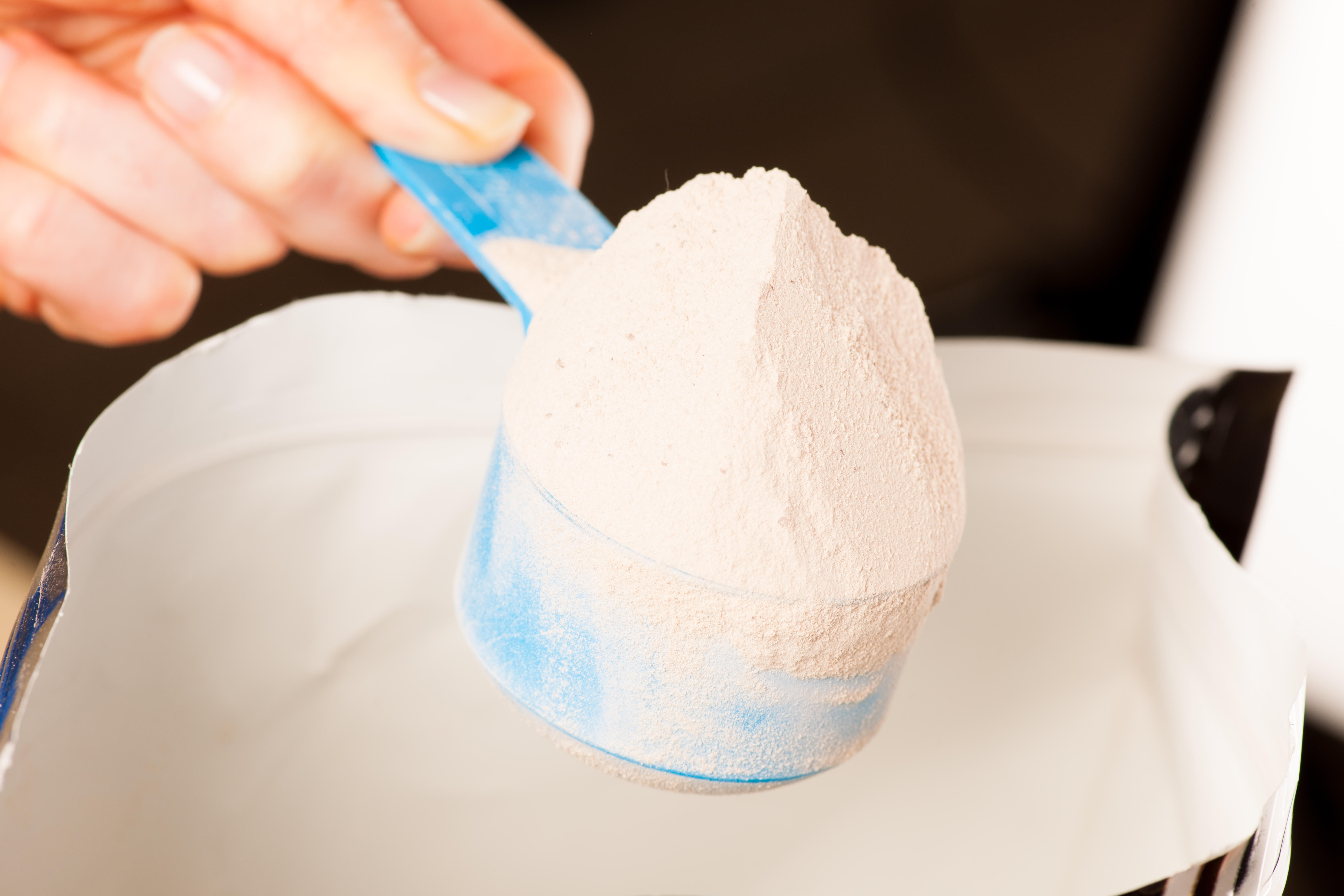 Heaped measuring scoop of whey protein powder