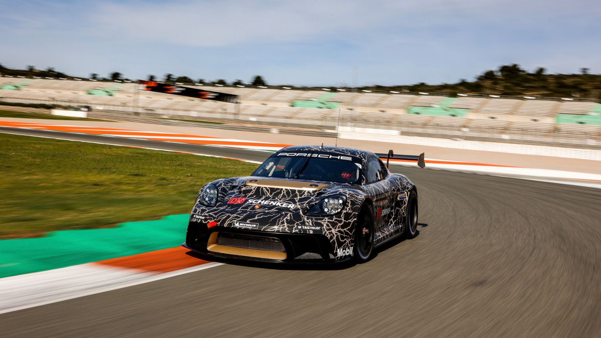 Porsche Cayman GT4 E-Performance<