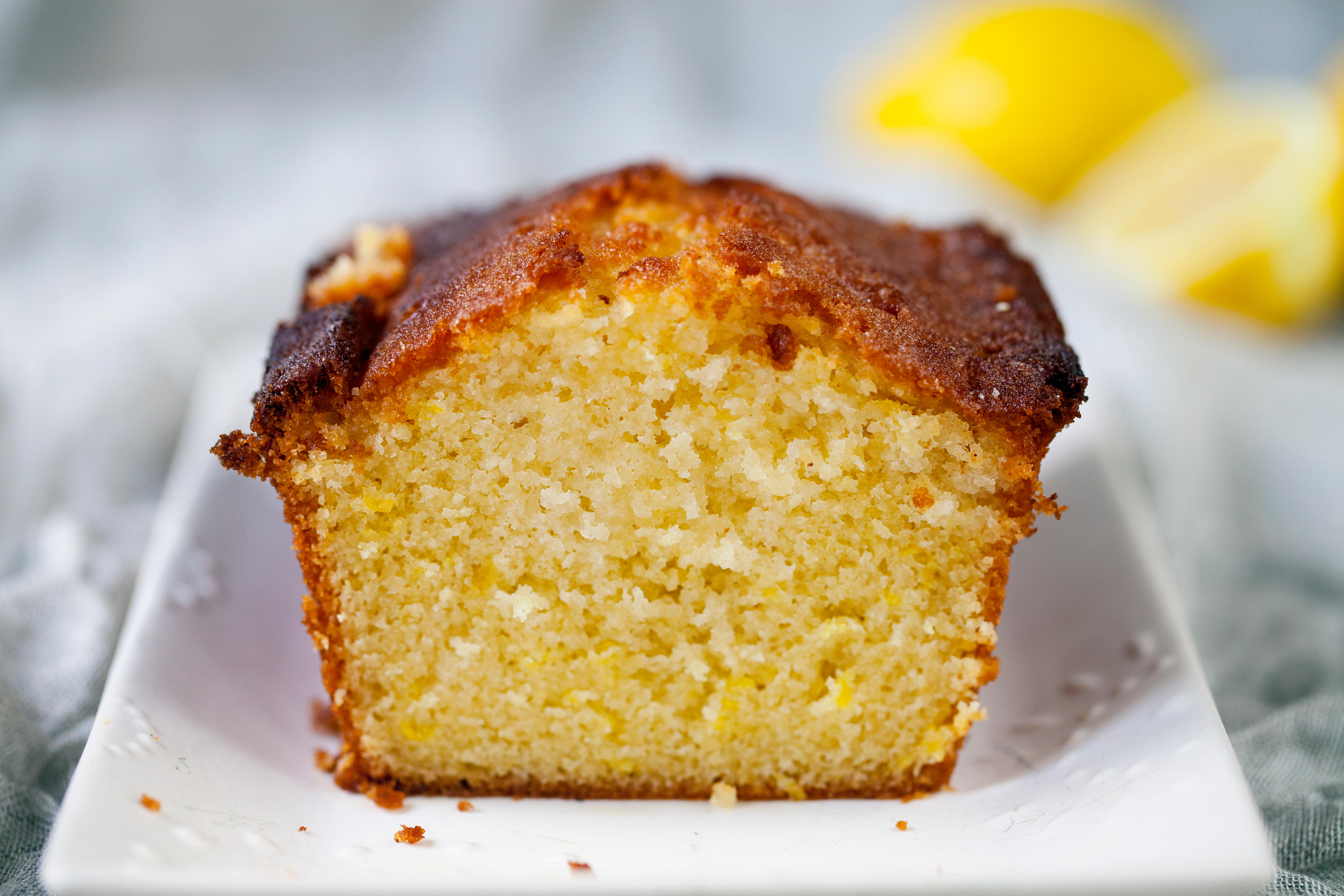 Lemon drizzle cake