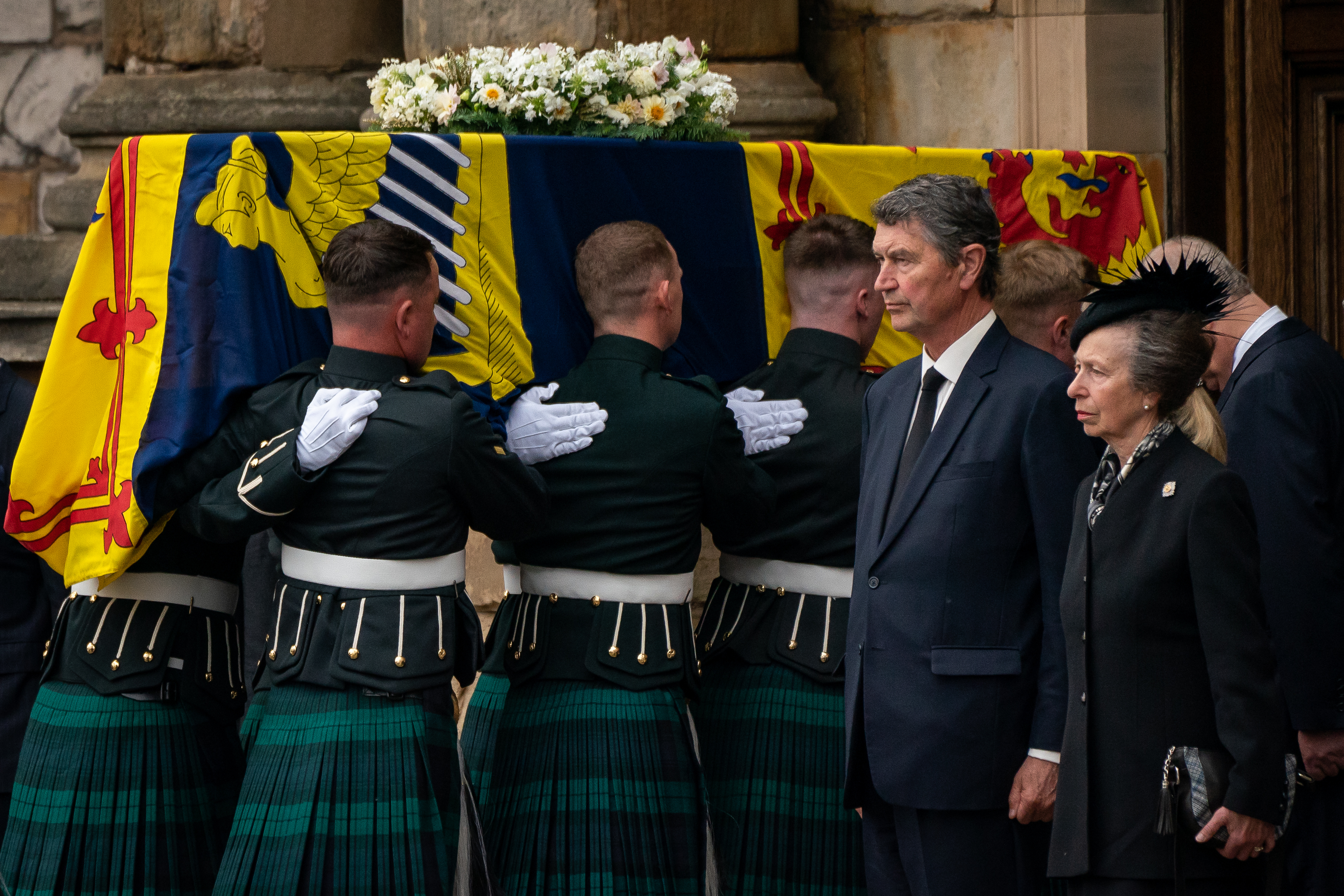 Смерть короля чарльза. Эдинбург гроб Елизаветы. Похороны Елизаветы II 2022. Похороны королевы Елизаветы 2022. Похороны Елизаветы 2 в Шотландии.