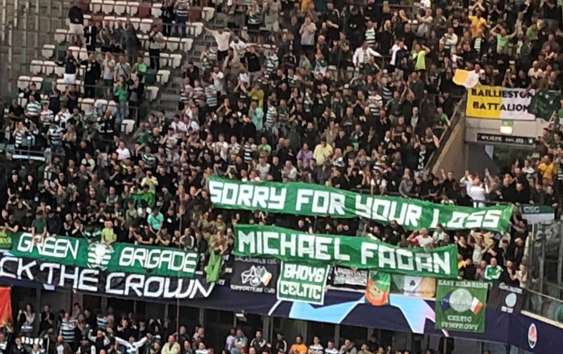 Celtic fanners display anti-monarchy banners