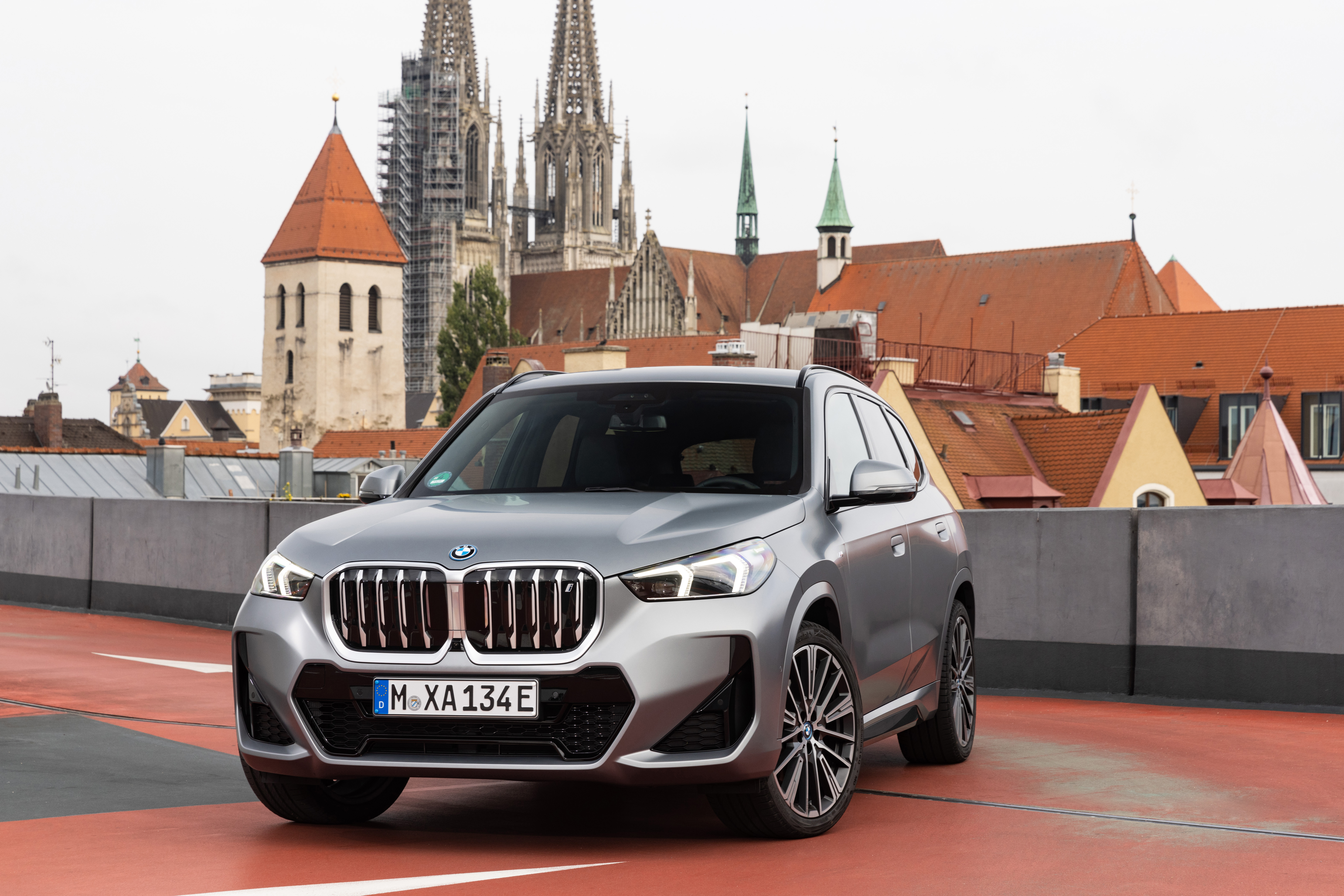 Бмв новый россия. Новый БМВ х1 2023. BMW IX 2023. БМВ Икс 1. БМВ 2023 года новая модель.