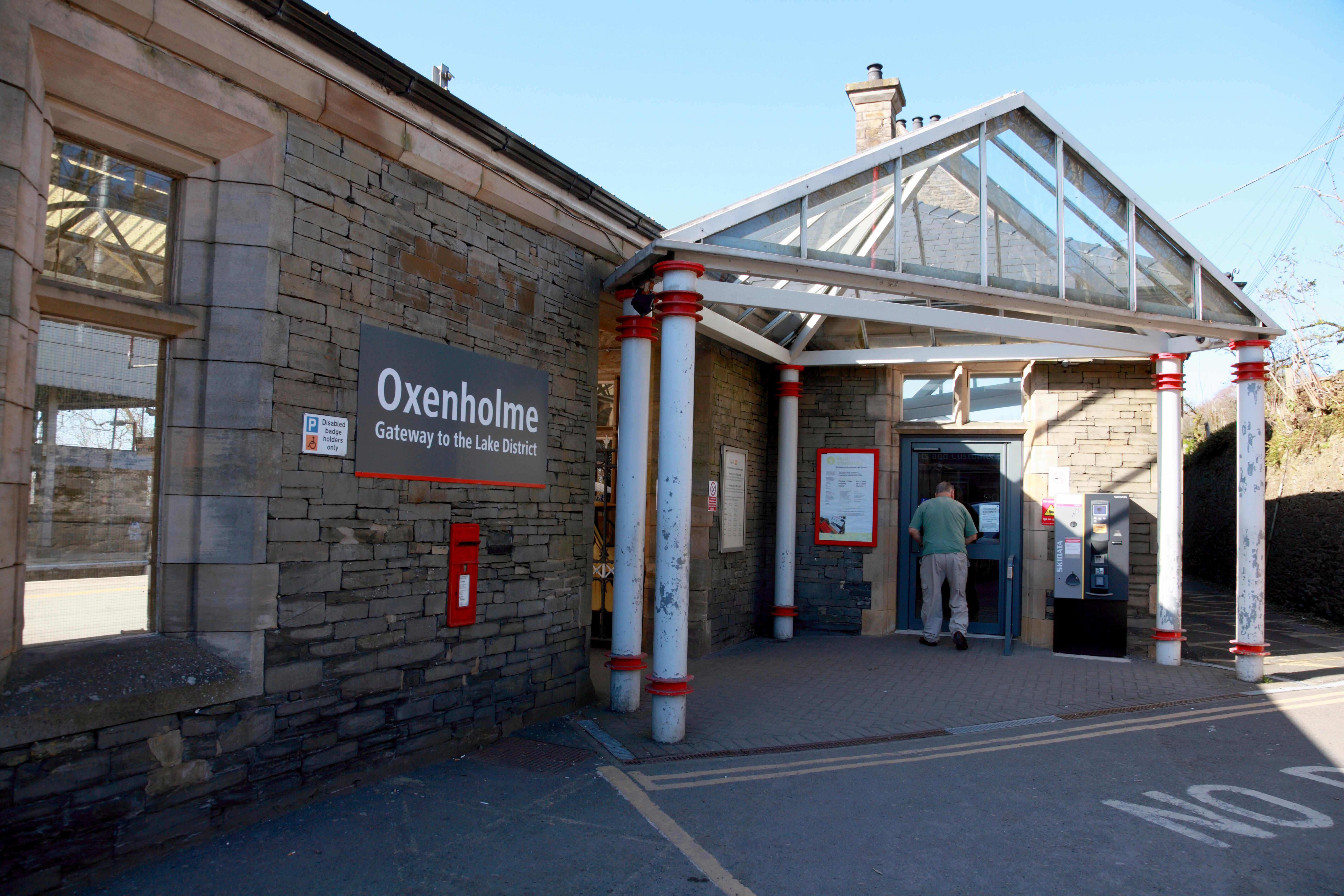 The entrance to Oxenholme station