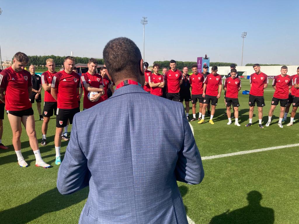 The minister meeting the Wales squad ahead of their World Cup deciding match against England.