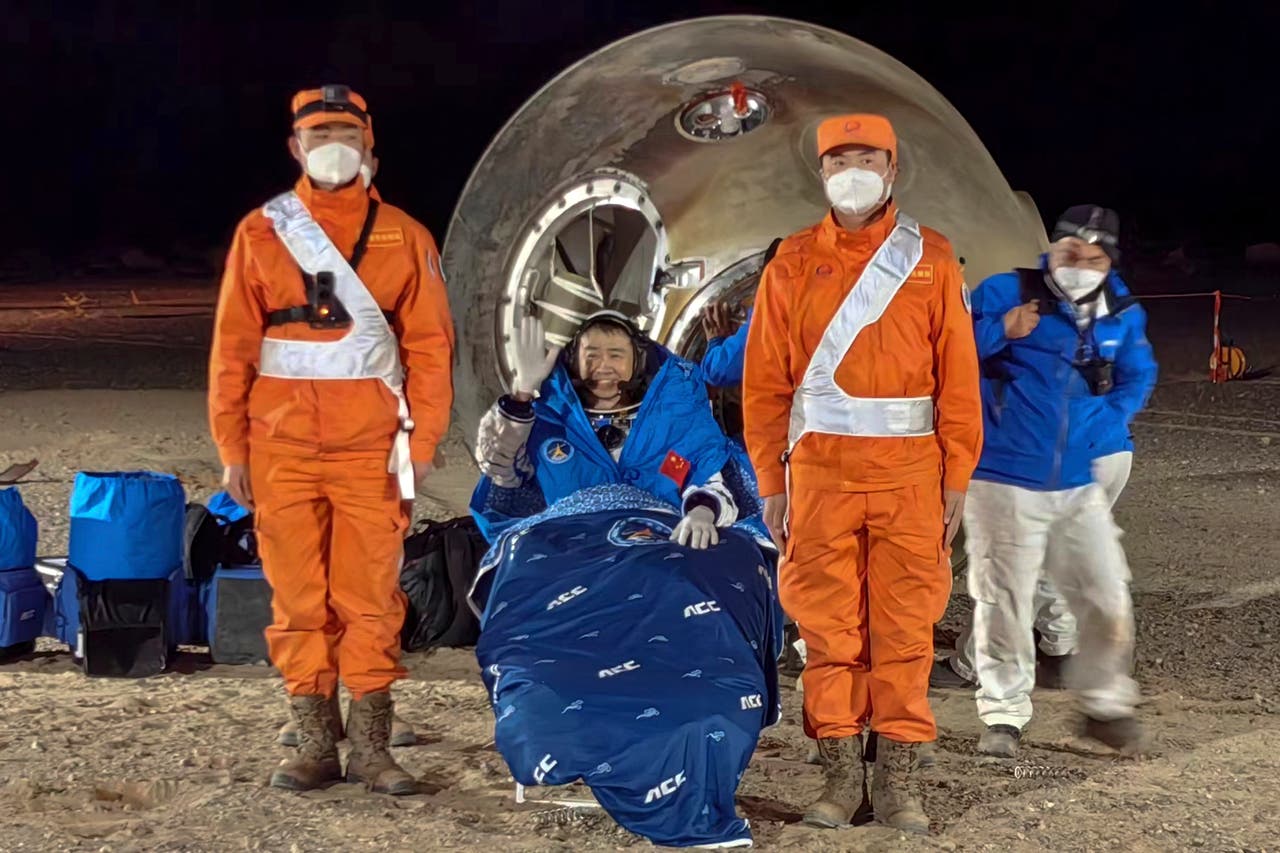 chinese-astronauts-return-to-earth-after-six-month-mission