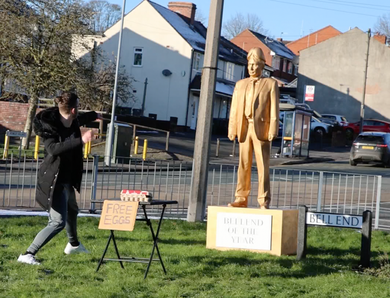 Residents throw eggs at penisheaded statue of Putin erected in Bell