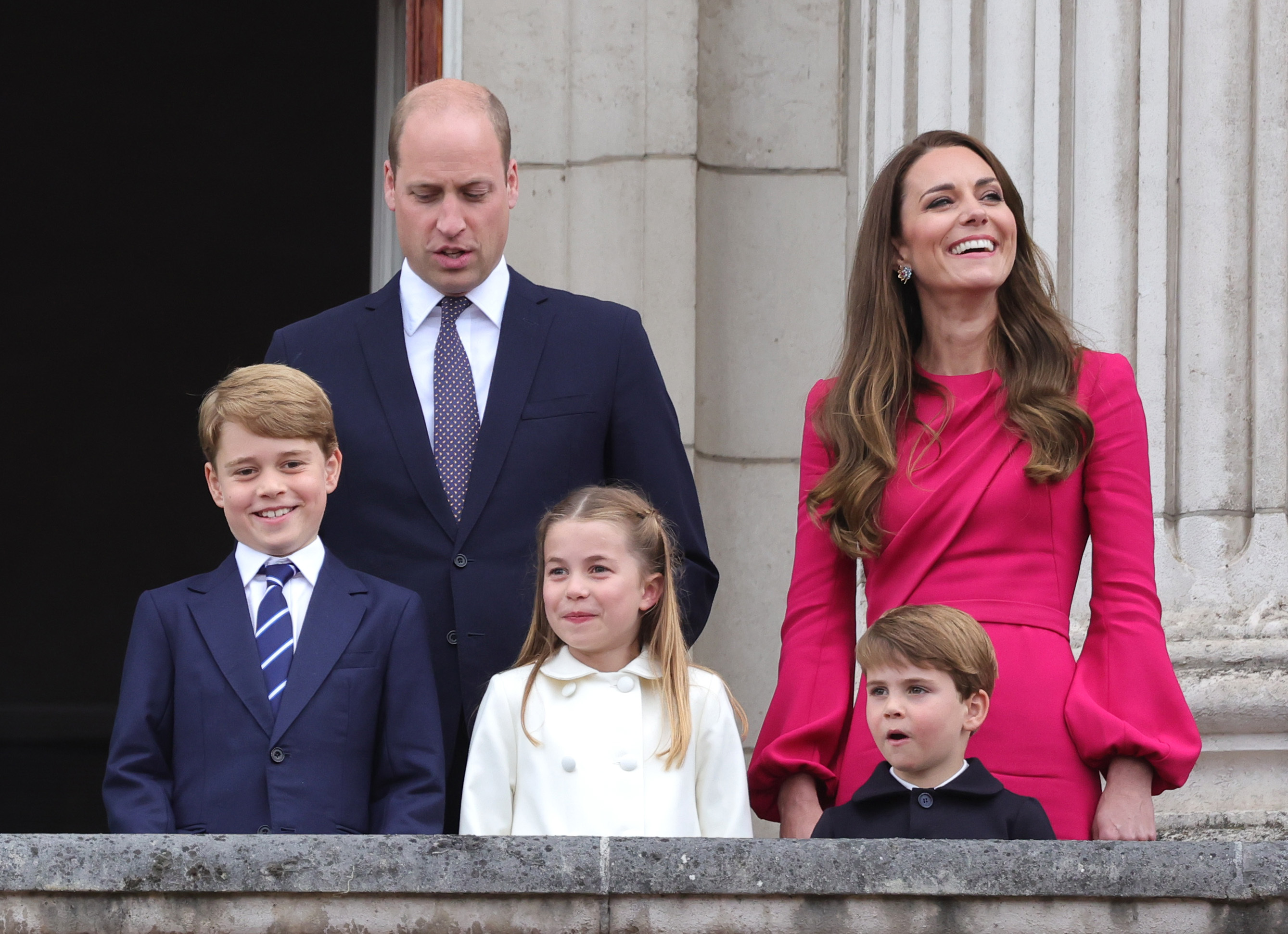 Prince George, the Duke of Cambridge, Princess Charlotte, Prince Louis and the Duchess of Cambridge stand on the balcony during the Platinum Jubilee Pageant at Buckingham Palace, London, on day four of the Platinum Jubilee celebrations