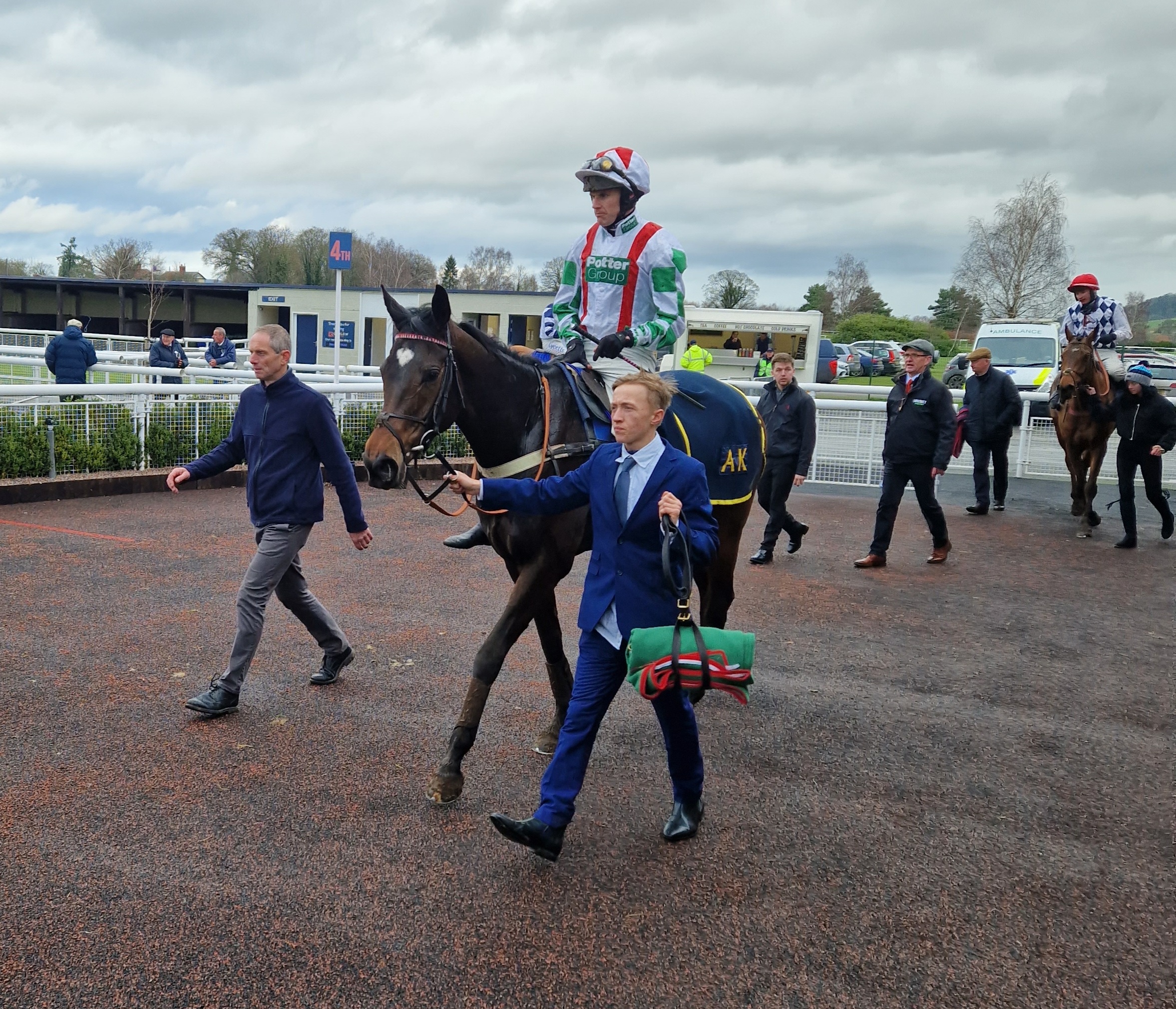 Egbert stayed on strongly to win