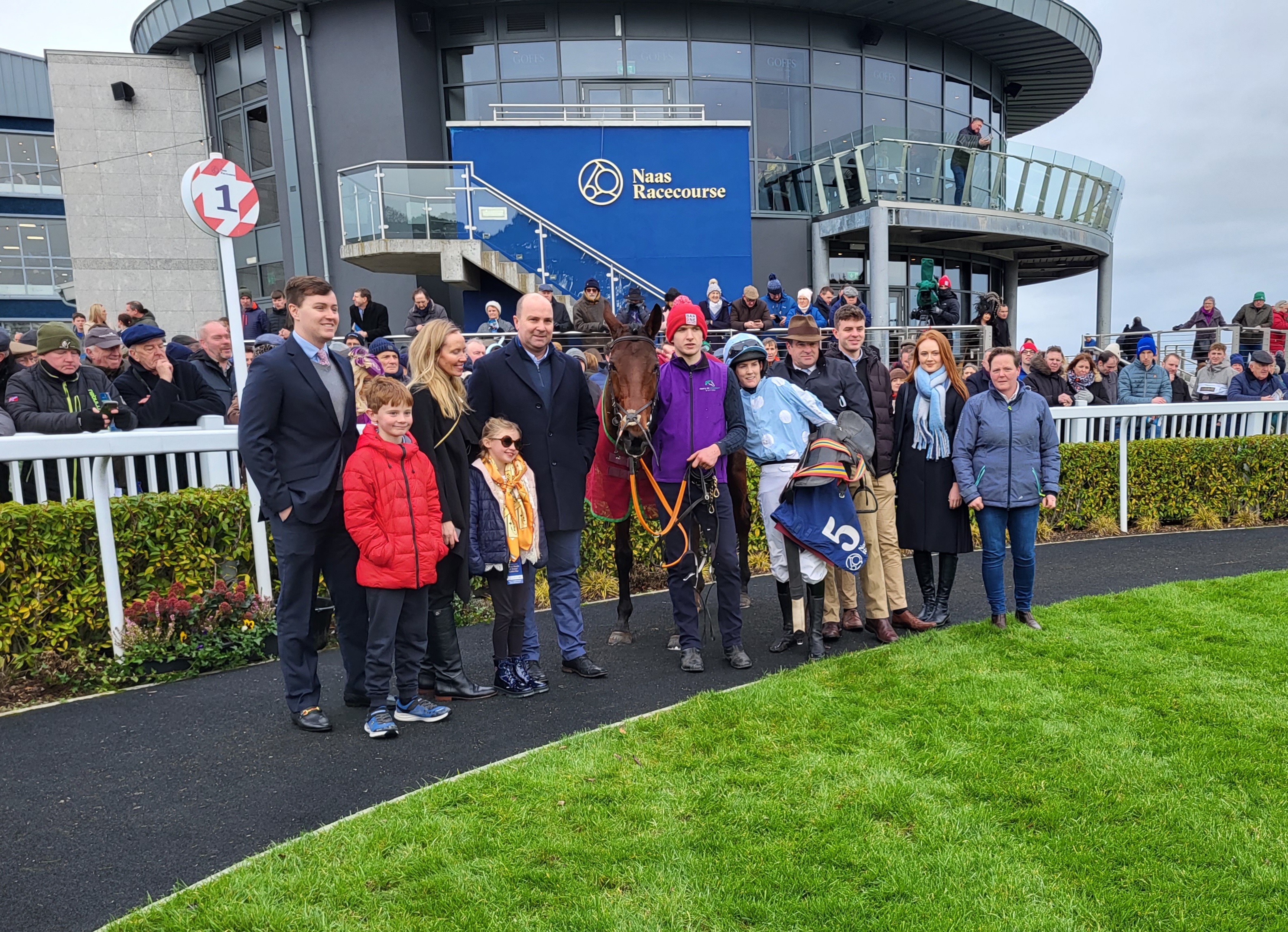 Telmesomethinggirl with connections at Naas 