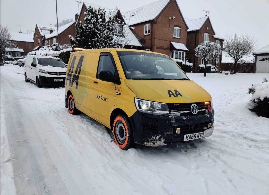 AA van in snow (George Flinton /PA)